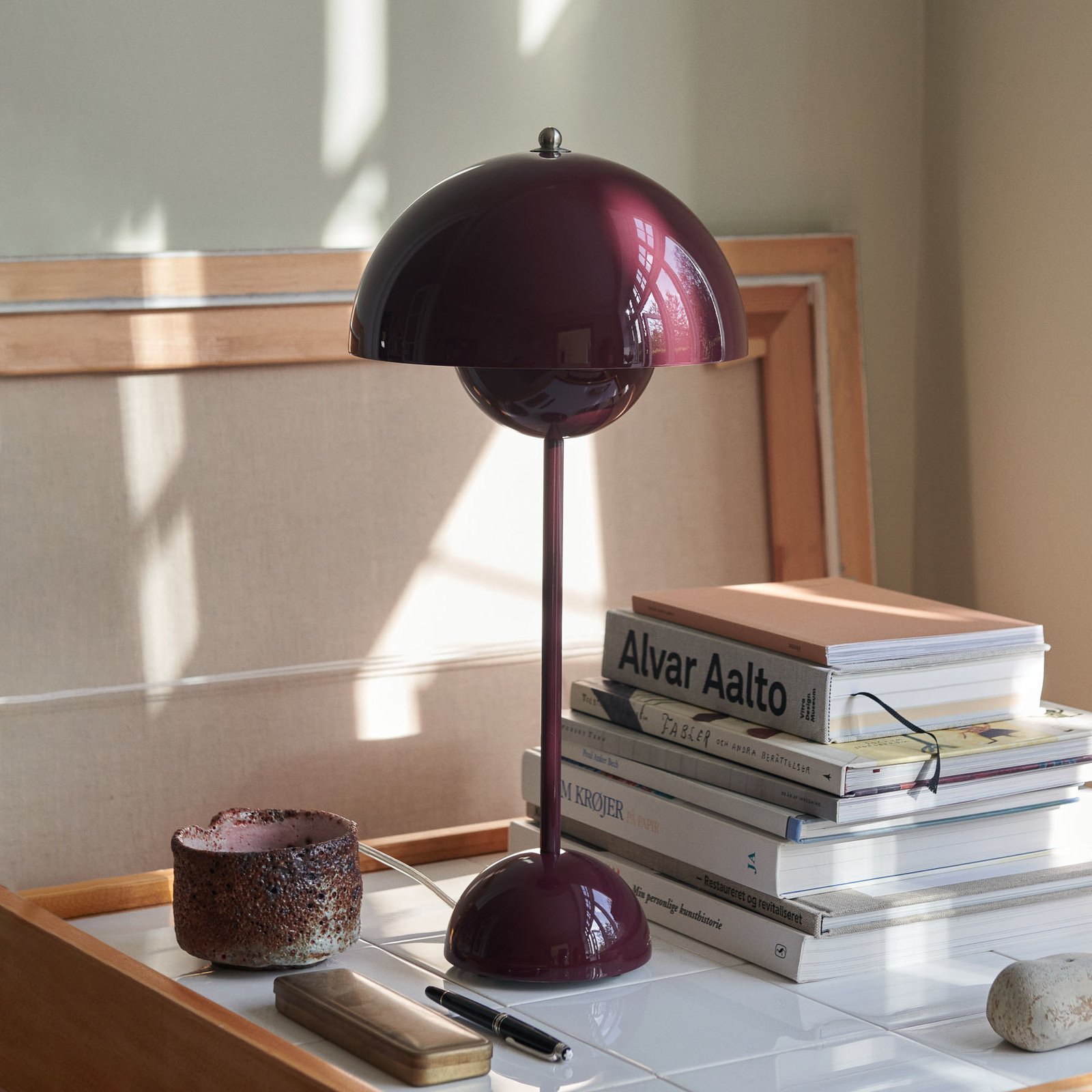 &Tradition Flowerpot VP3 table lamp, purple