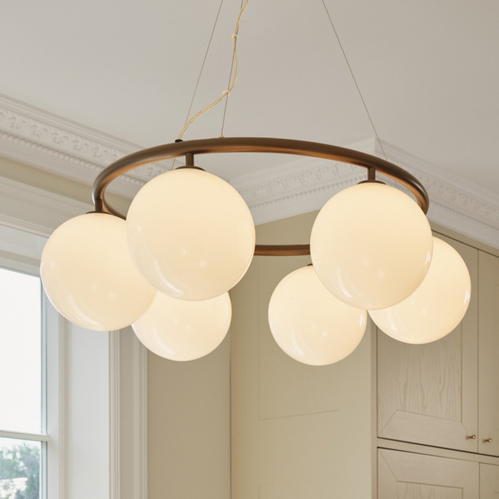 Miira 6 Circular lysekrone, Ø 80 cm, bronse/opal - Nuura