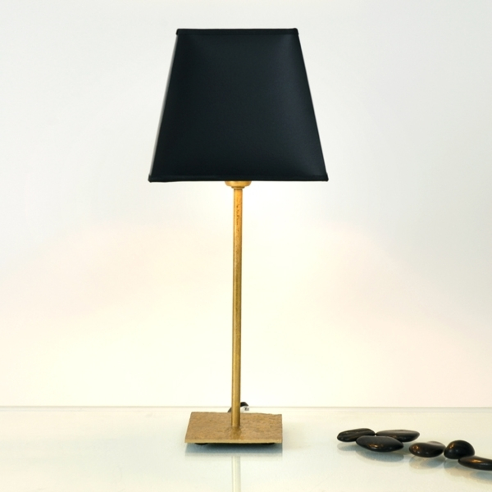 Classic table lamp Mattia with square shade