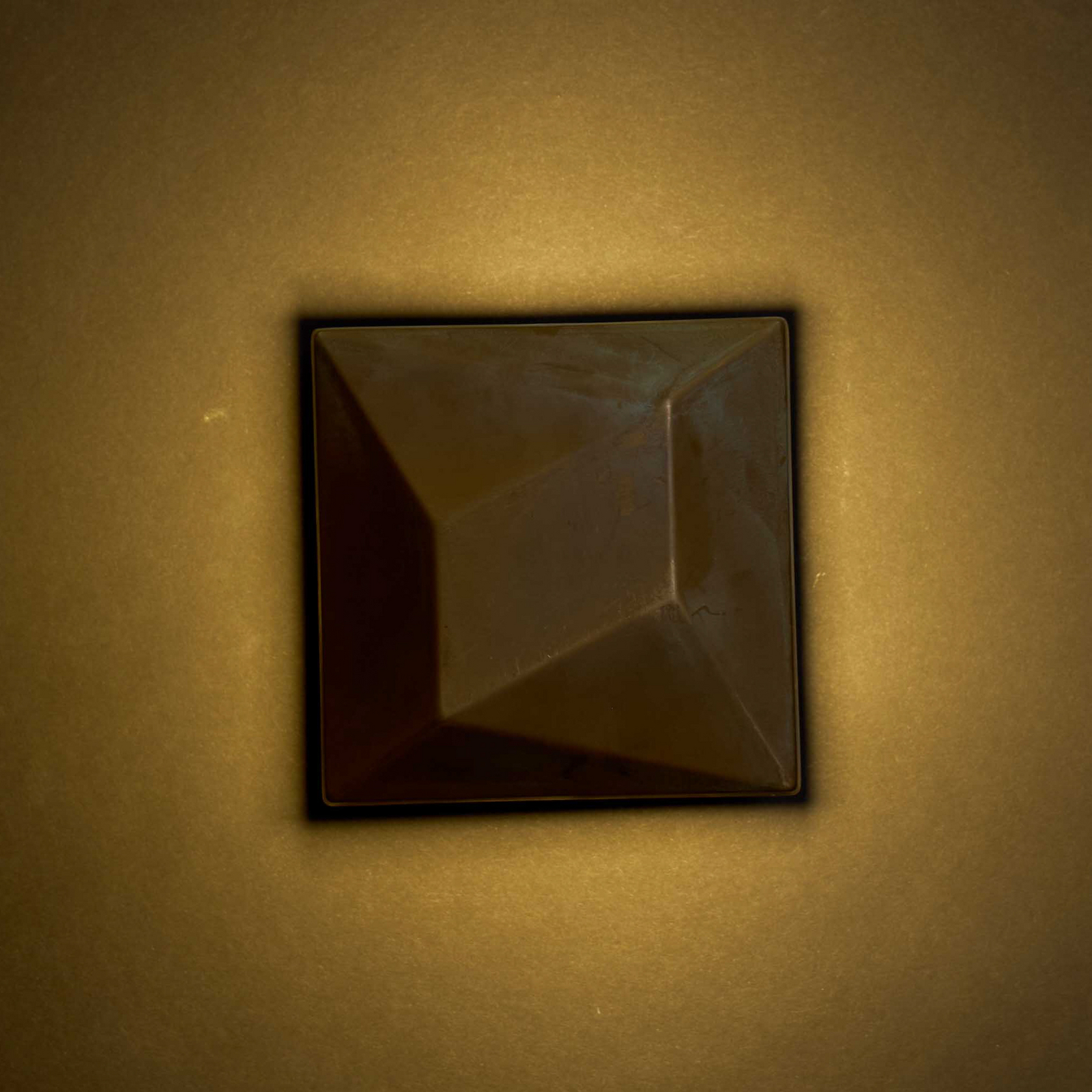 Applique murale LED Aura Edge, saillie 20 cm, laiton antique, IP65