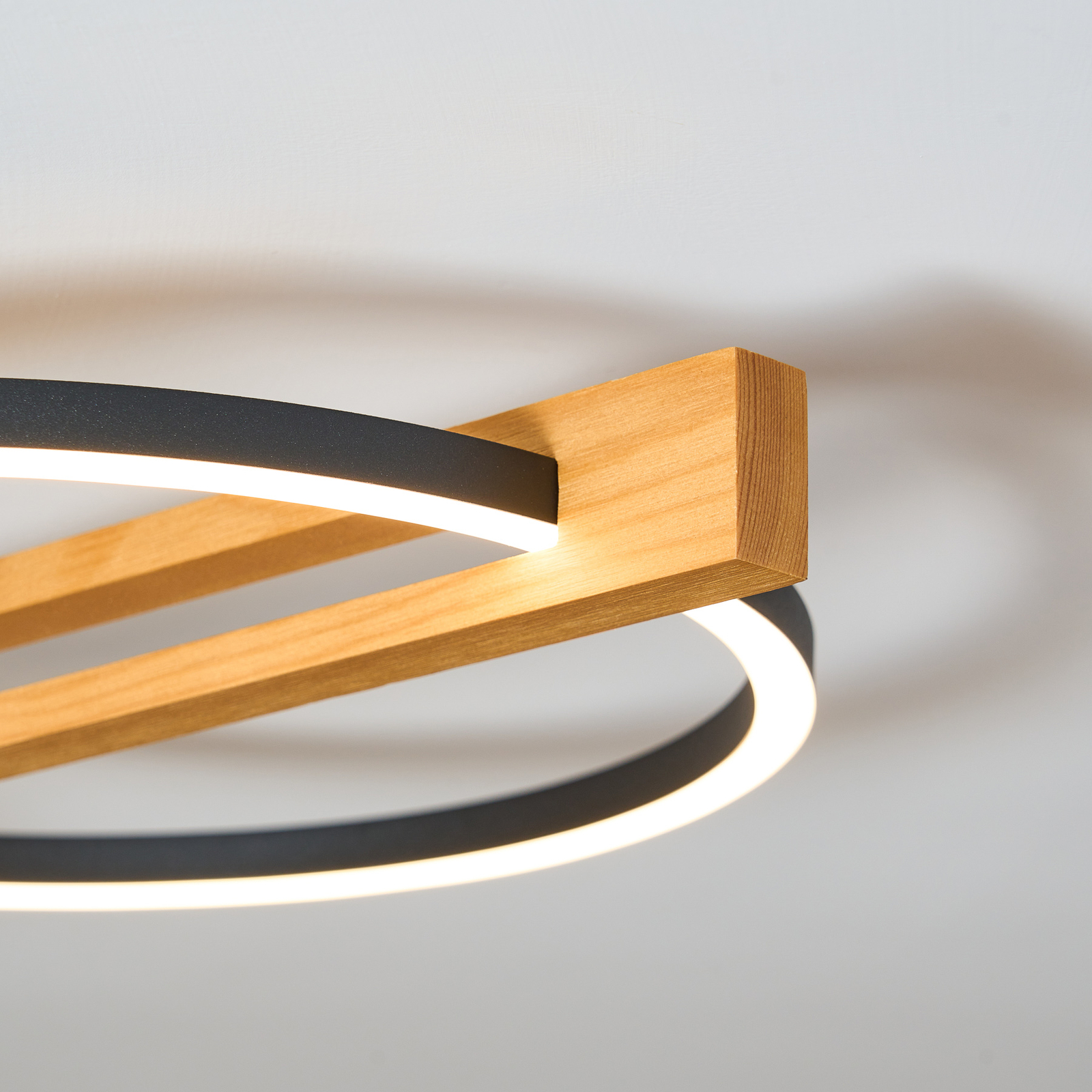 Plafonnier LED Tovak, pin, longueur 114,8 cm, à 3 lampes, bois
