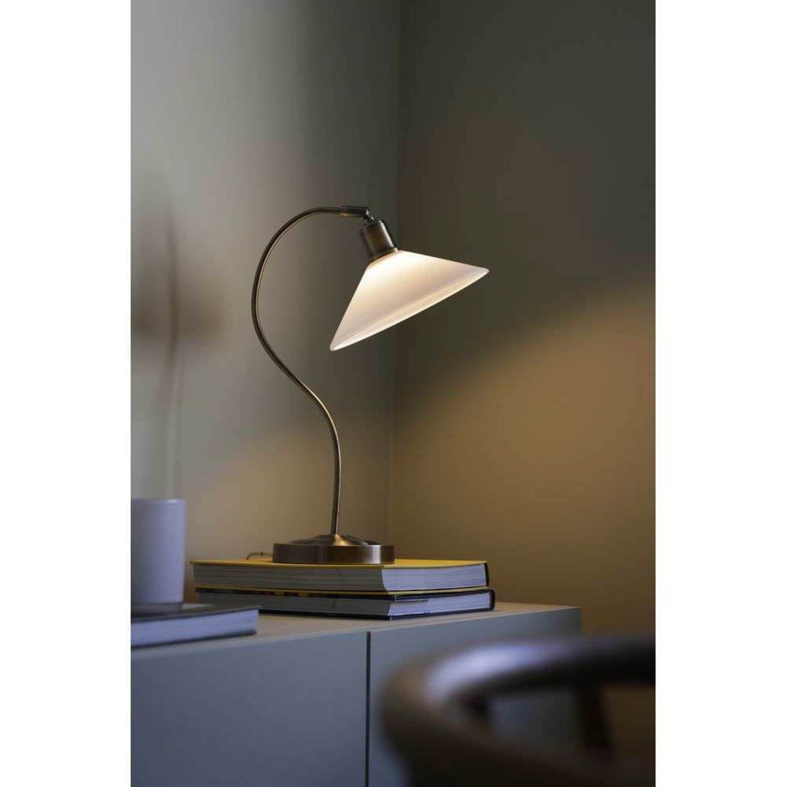 Vela Bordlampe Antique Brass/Shiny White - Markslöjd