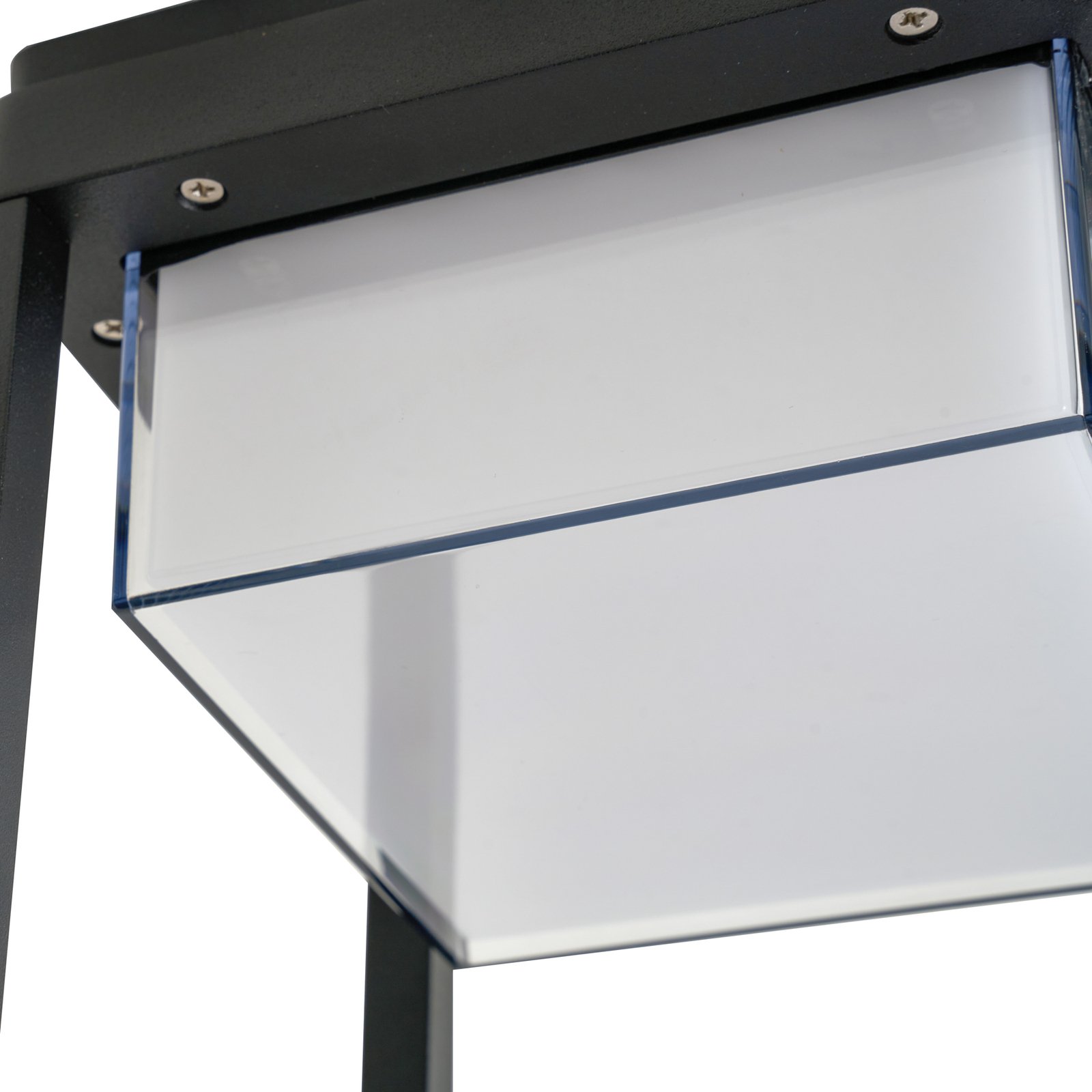 Lampă de masă solară cu LED Lucande Tilena, unghiulară, neagră, reglabilă