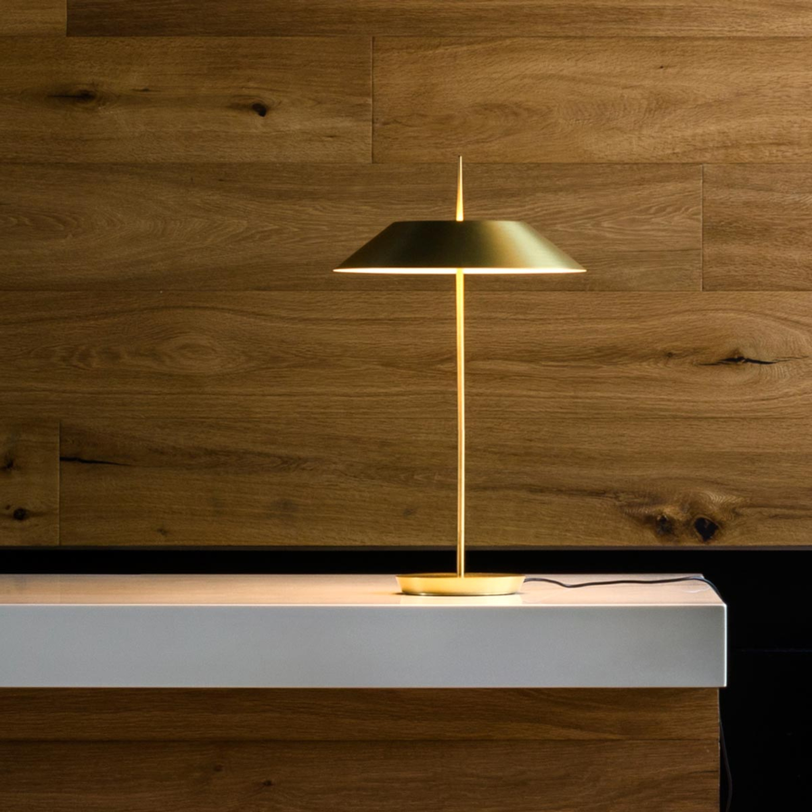 Vibia Mayfair lampa stołowa LED, złota matowa