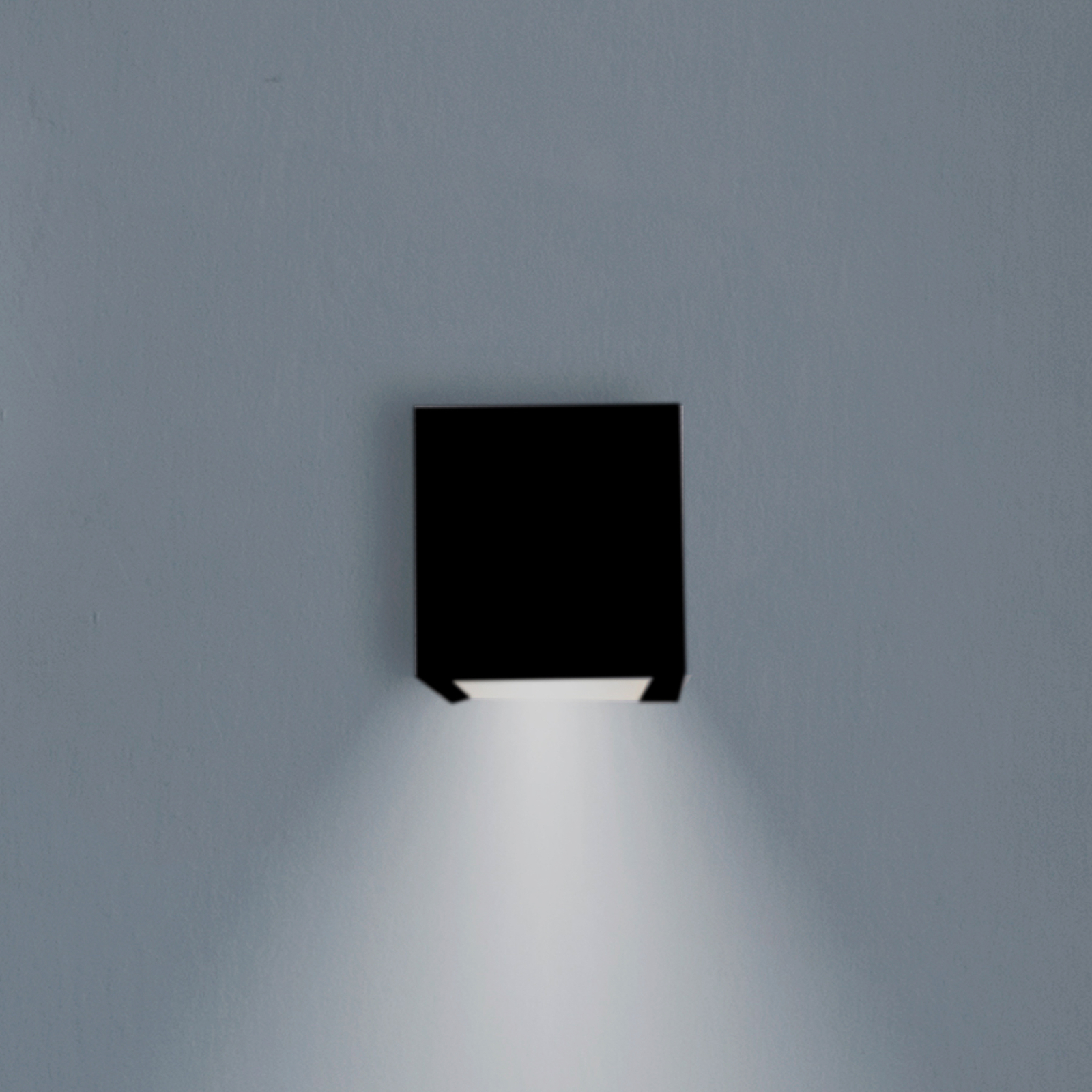 Newgarden LED-Akku-Wandleuchte Box 8, schwarz, 7,5x7,5cm