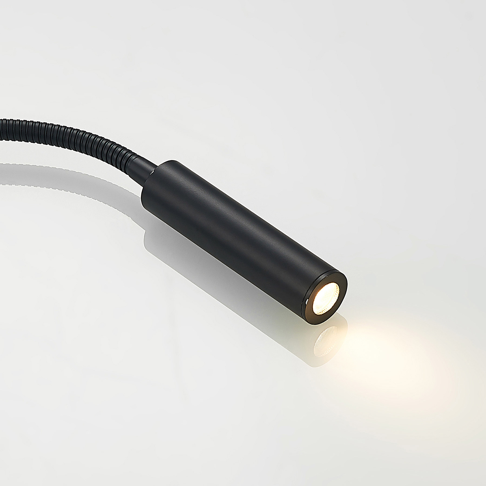 Lucande Anaella LED nástěnné světlo, černá, 55 cm