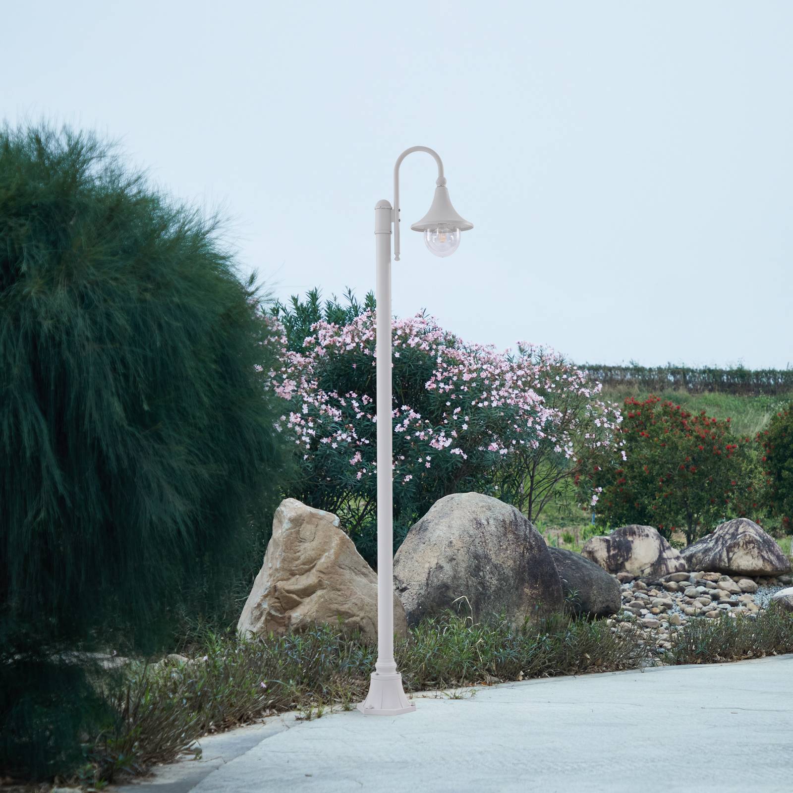 Lampa zewnętrzna Lindby Daphne, 220 cm, biały, metal, E27