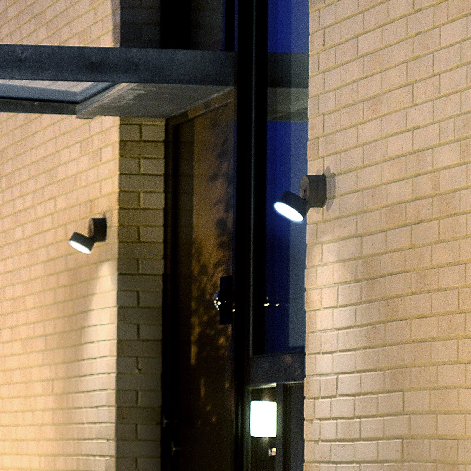 Trumpet LED outdoor wall light, Ø 9.4 cm