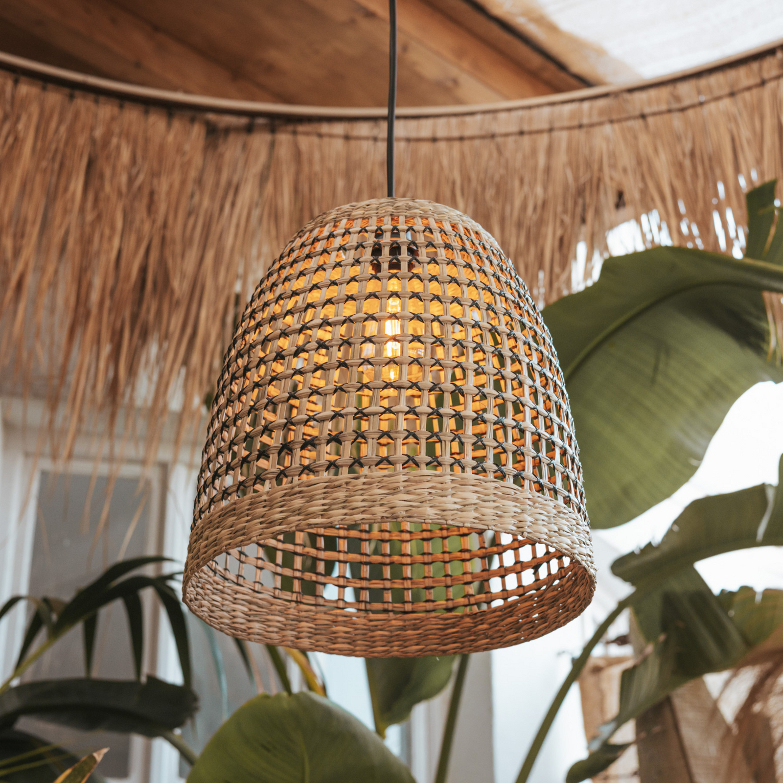 Newgarden Pendellampe Positano, natur, Seegras, Ø33cm, IP44