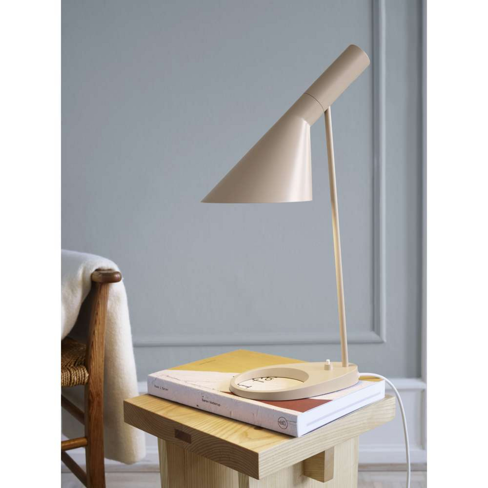 AJ Table Lamp Warm Sand - Louis Poulsen