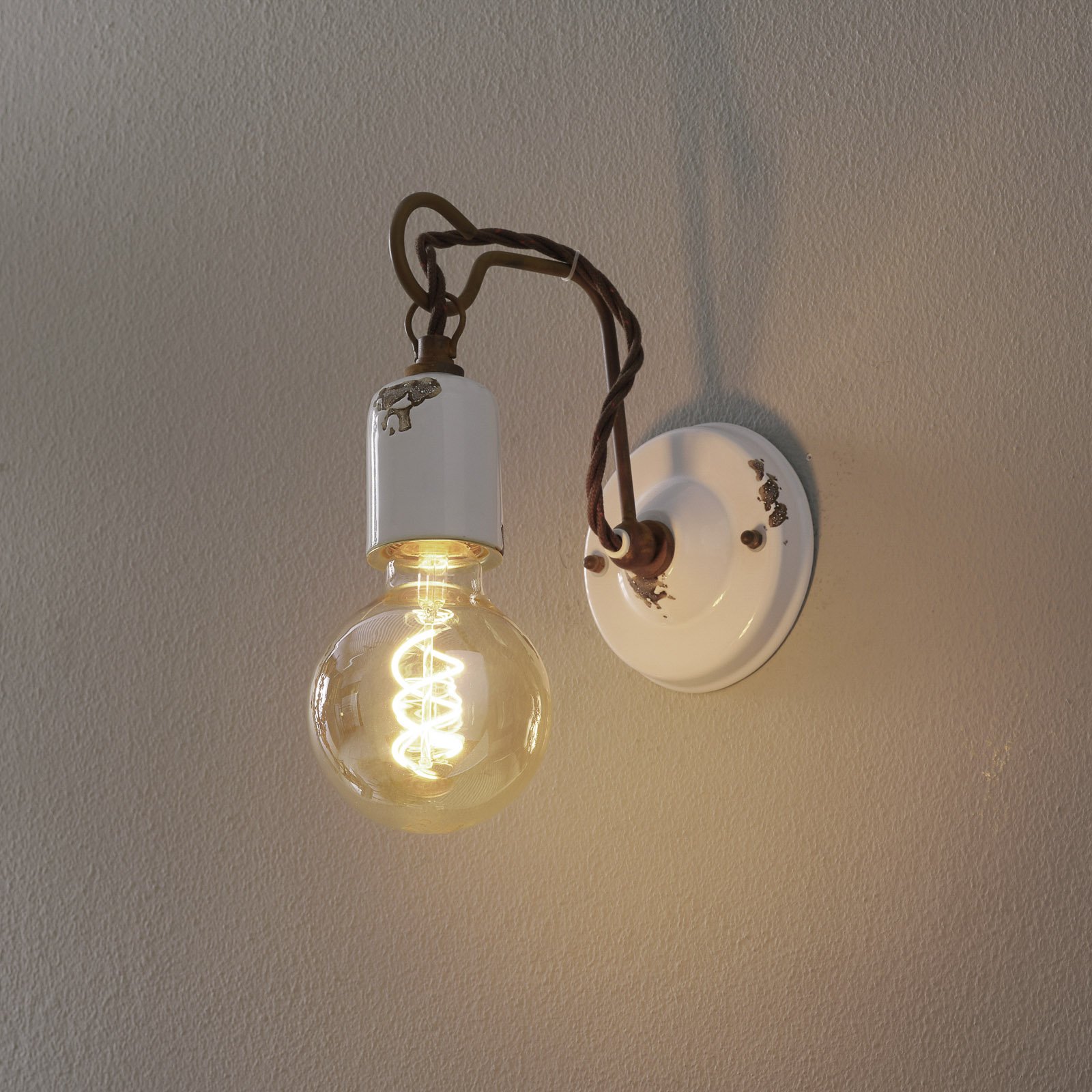 Lámpara de pared C665 estilo vintage blanco