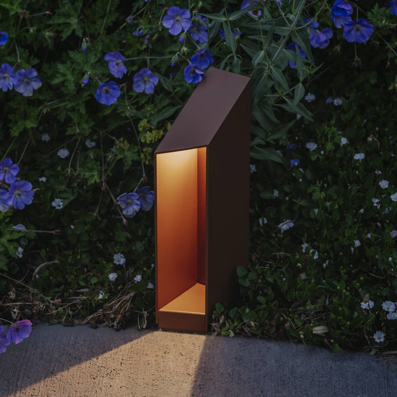 Lampa cokołowa LED MARSET Domus, wysokość 26 cm, aluminium w kolorze