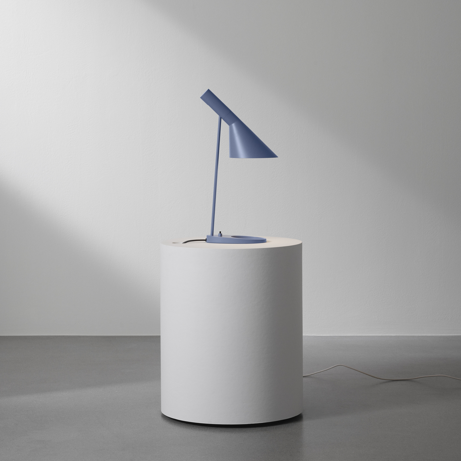 AJ Candeeiro de Mesa Dusty Blue - Louis Poulsen