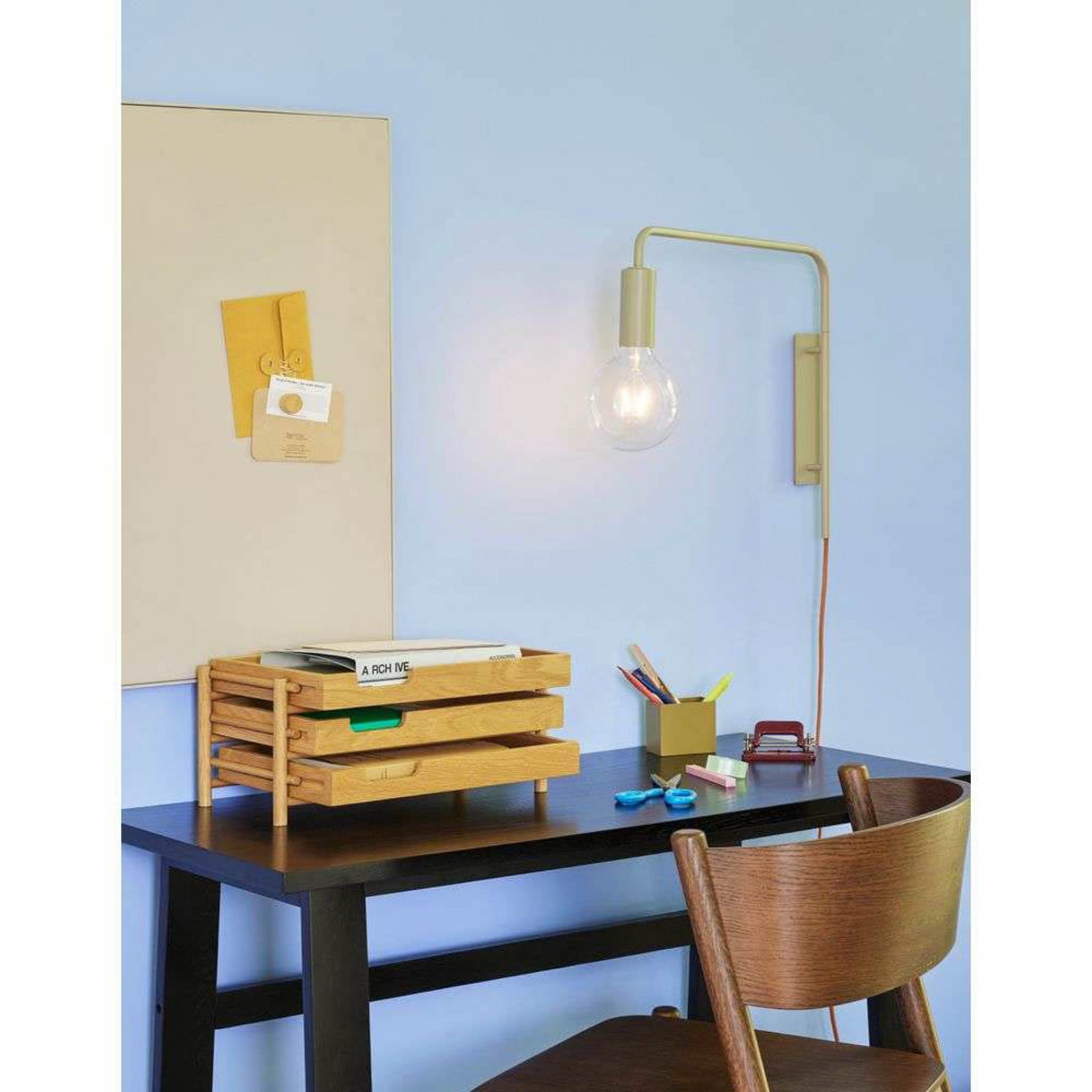 Serendipity V&auml;gglampa Svart H&uuml;bsch - Vardagsrum - Metall