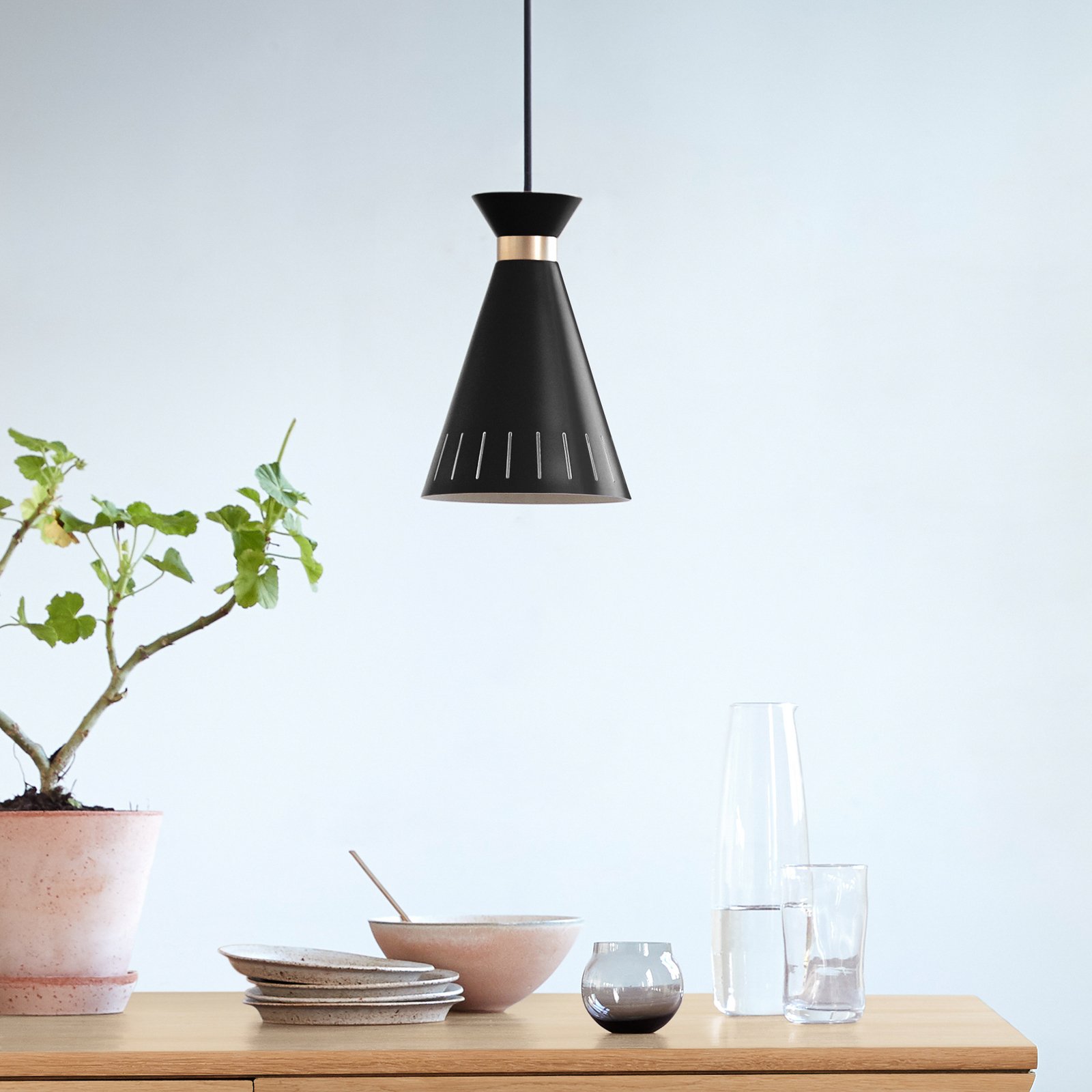 Cone pendant light, black, Ø 16 cm - Warm Nordic
