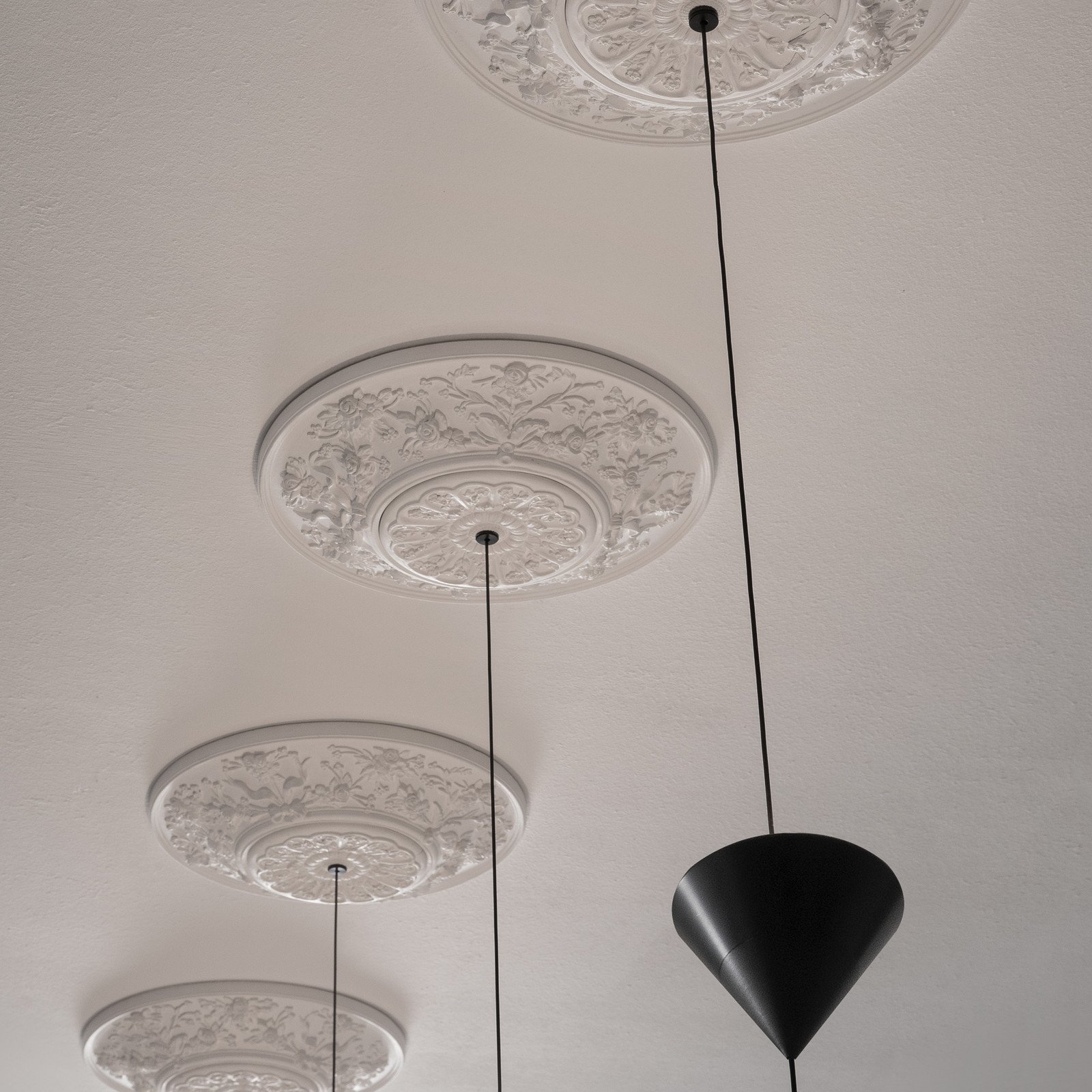 Karman Moonbloom lampă suspendată LED 2 becuri Ø40cm 2700K - Camera de zi / sufragerie - design - negru mat alb - Tencuială / Argilă