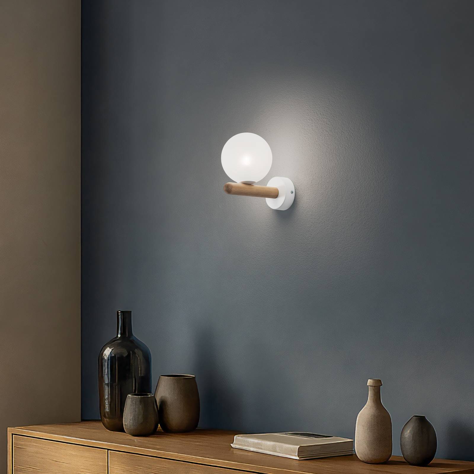 Wandleuchte Estera, weiß/holzfarben, Glas, Ø 12 cm, G9 günstig online kaufen