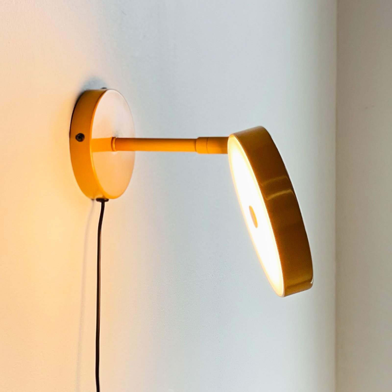 Dyberg Larsen LED nástenné svetlo Starlight, žlté, Ø 14 cm stmievateľné