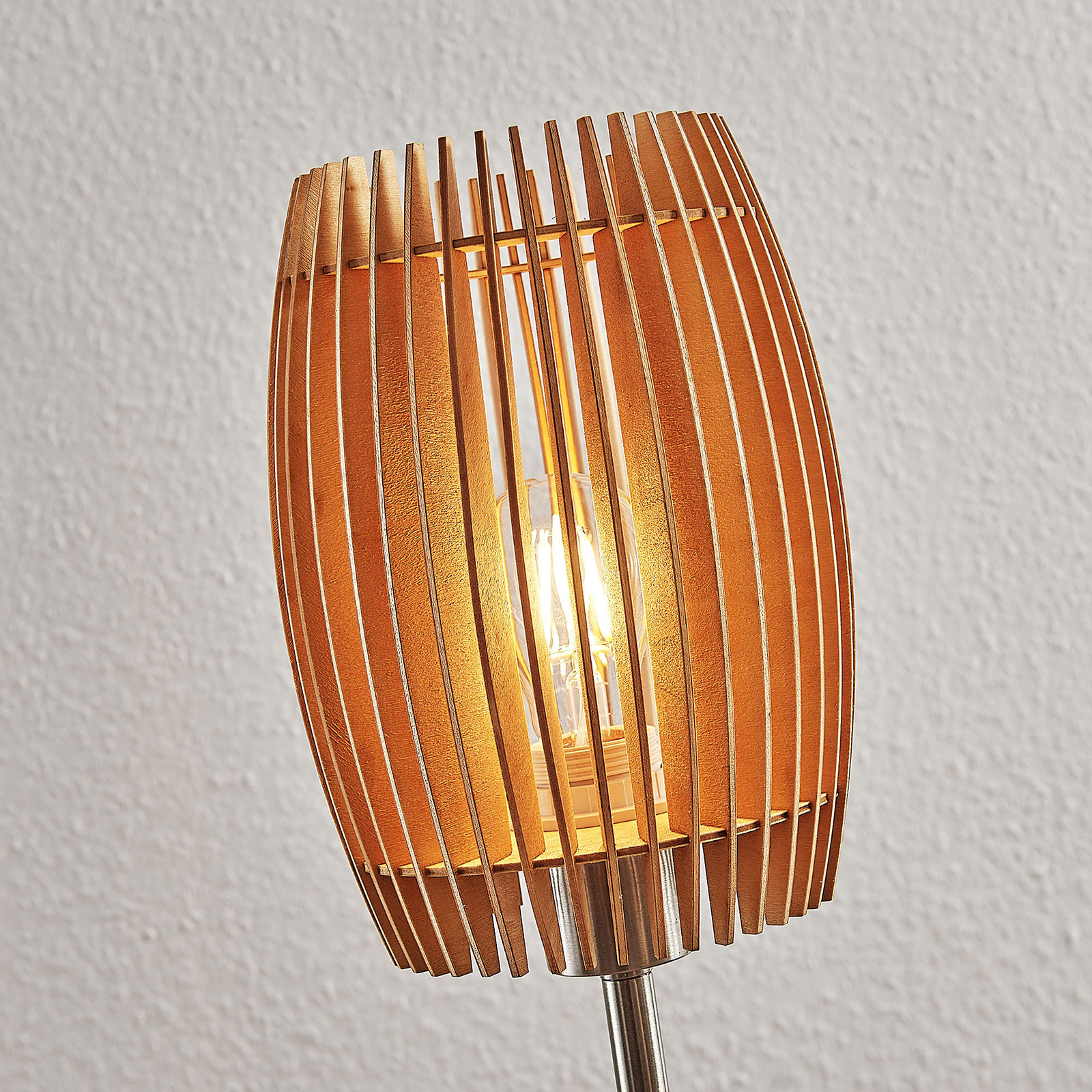 Stehlampe Jemile mit Schirm aus Birkenholzstäben