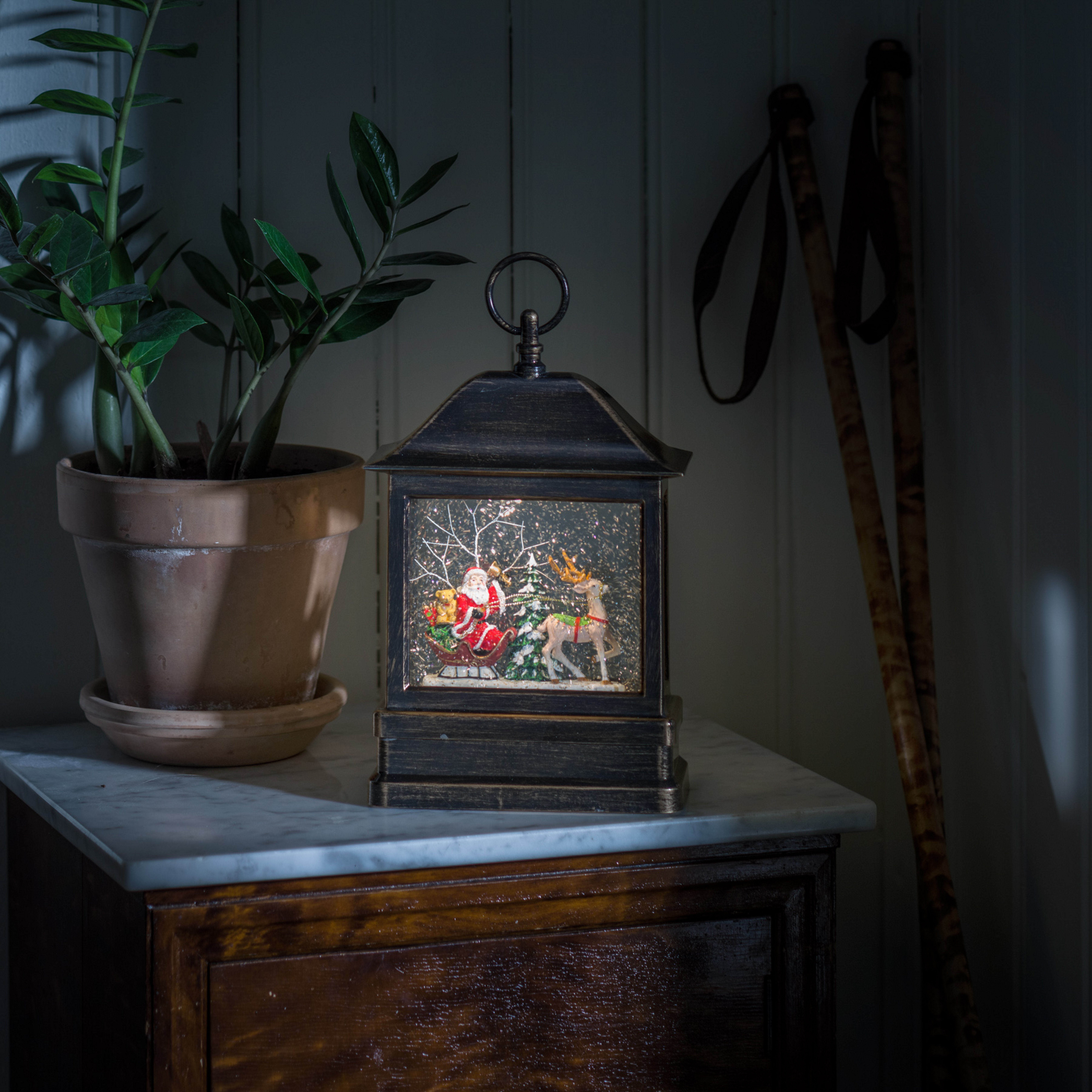 LED-Wasserlaterne Weihnachtsmann im Schlitten