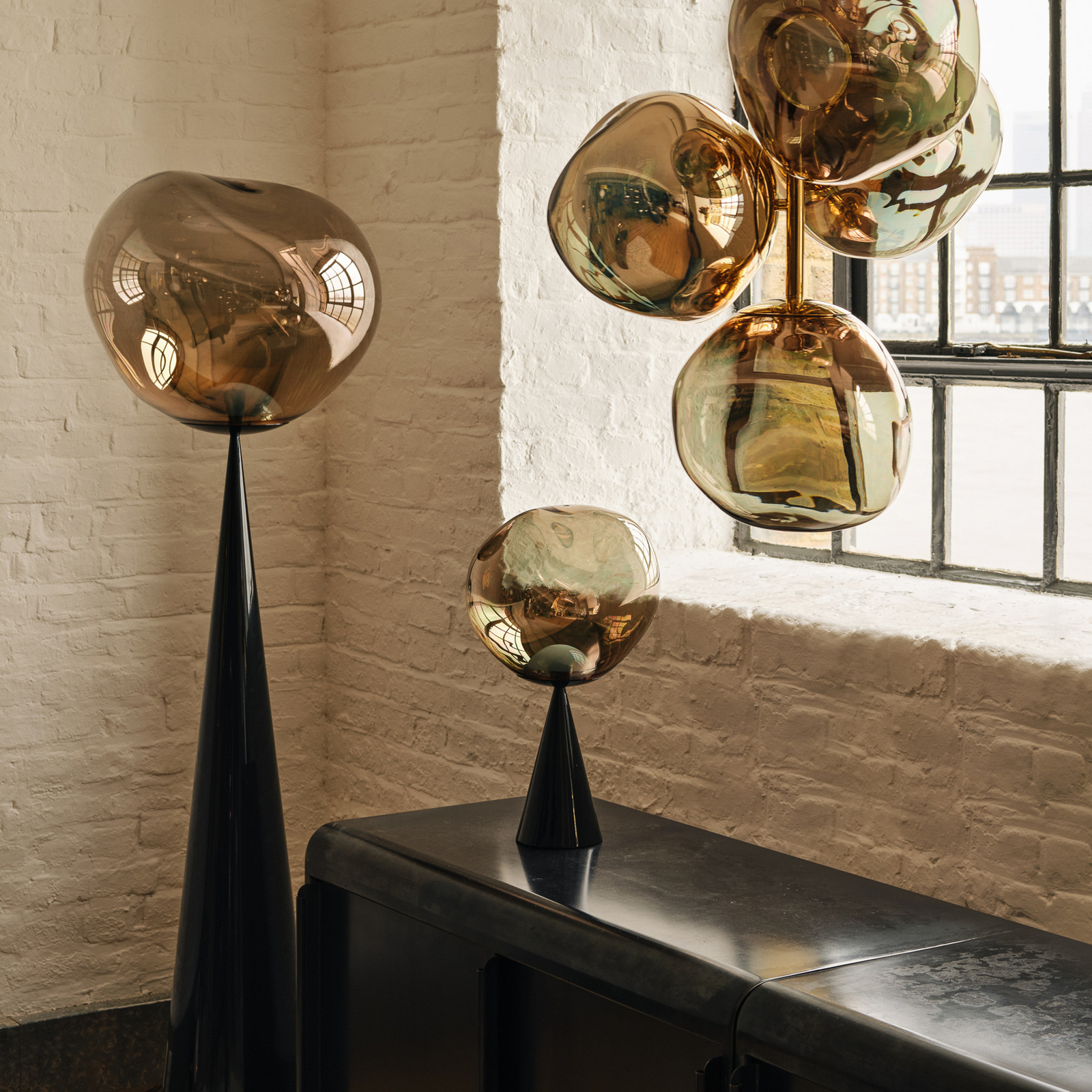 Lámpara de pie LED Melt Cone Flat de Tom Dixon, color bronce, 175 cm