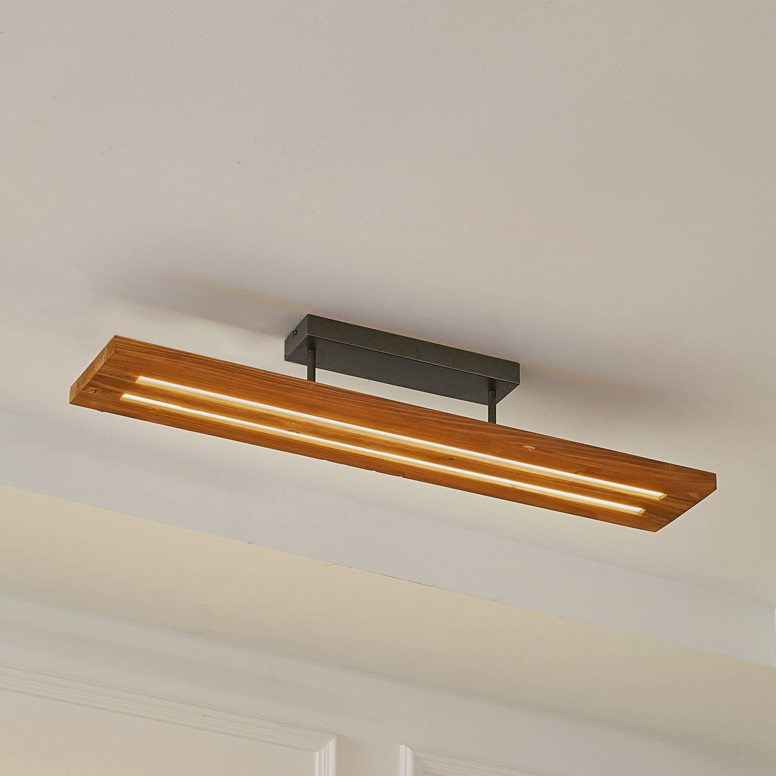 Lindby LED-Deckenlampe Nesaja, schwarz, Holz, 98cm, dimmbar günstig online kaufen