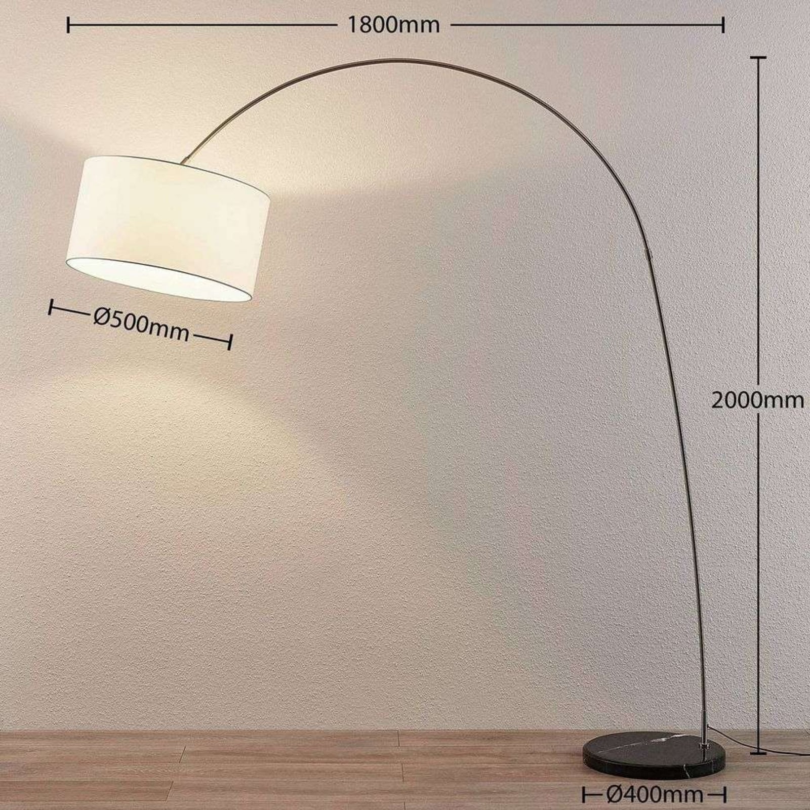 Gebogen vloerlamp Belinda met witte stoffen kap Gebogen vloerlamp Belinda met witte stoffen kap