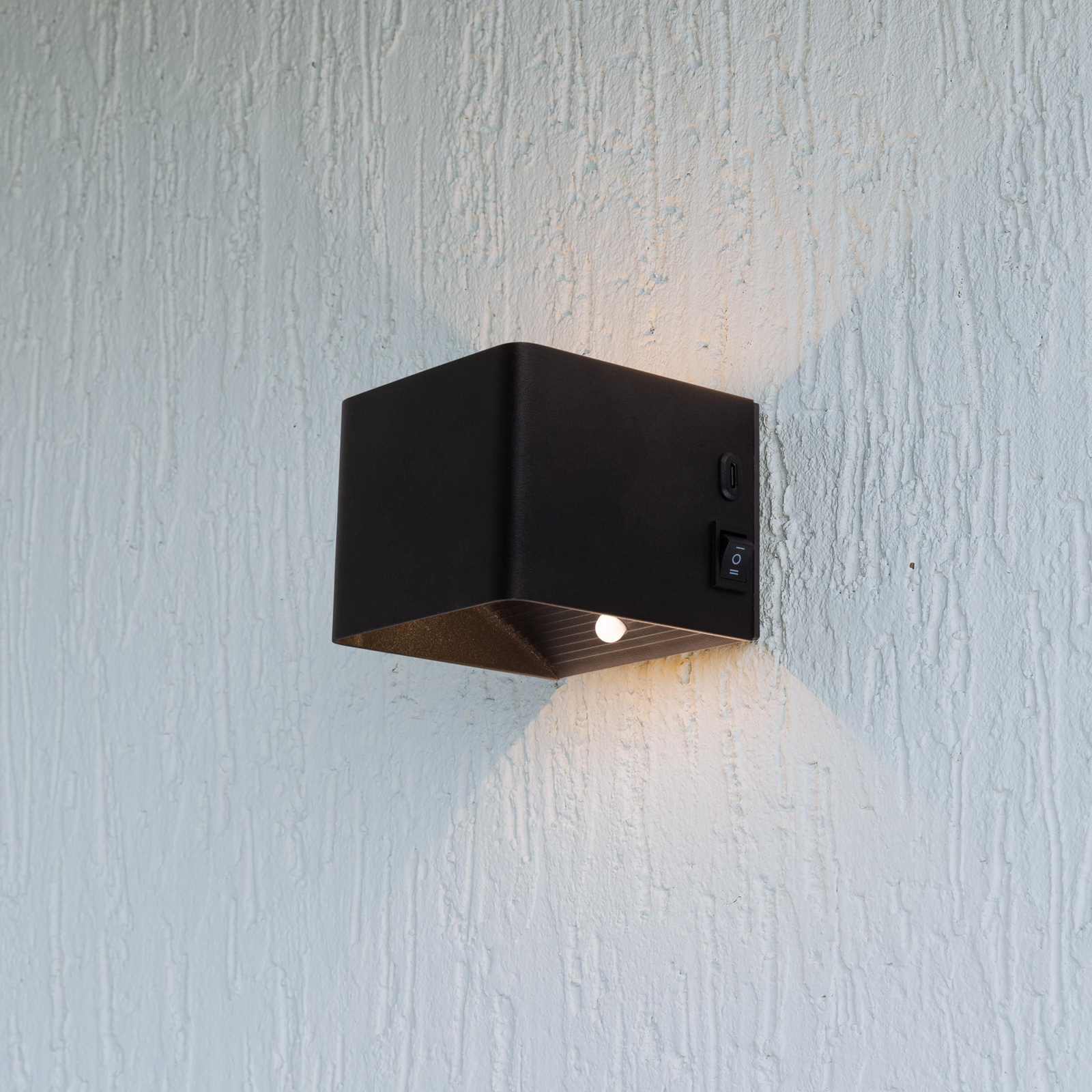 LED nástěnné světlo Cube baterie, magnet, černá