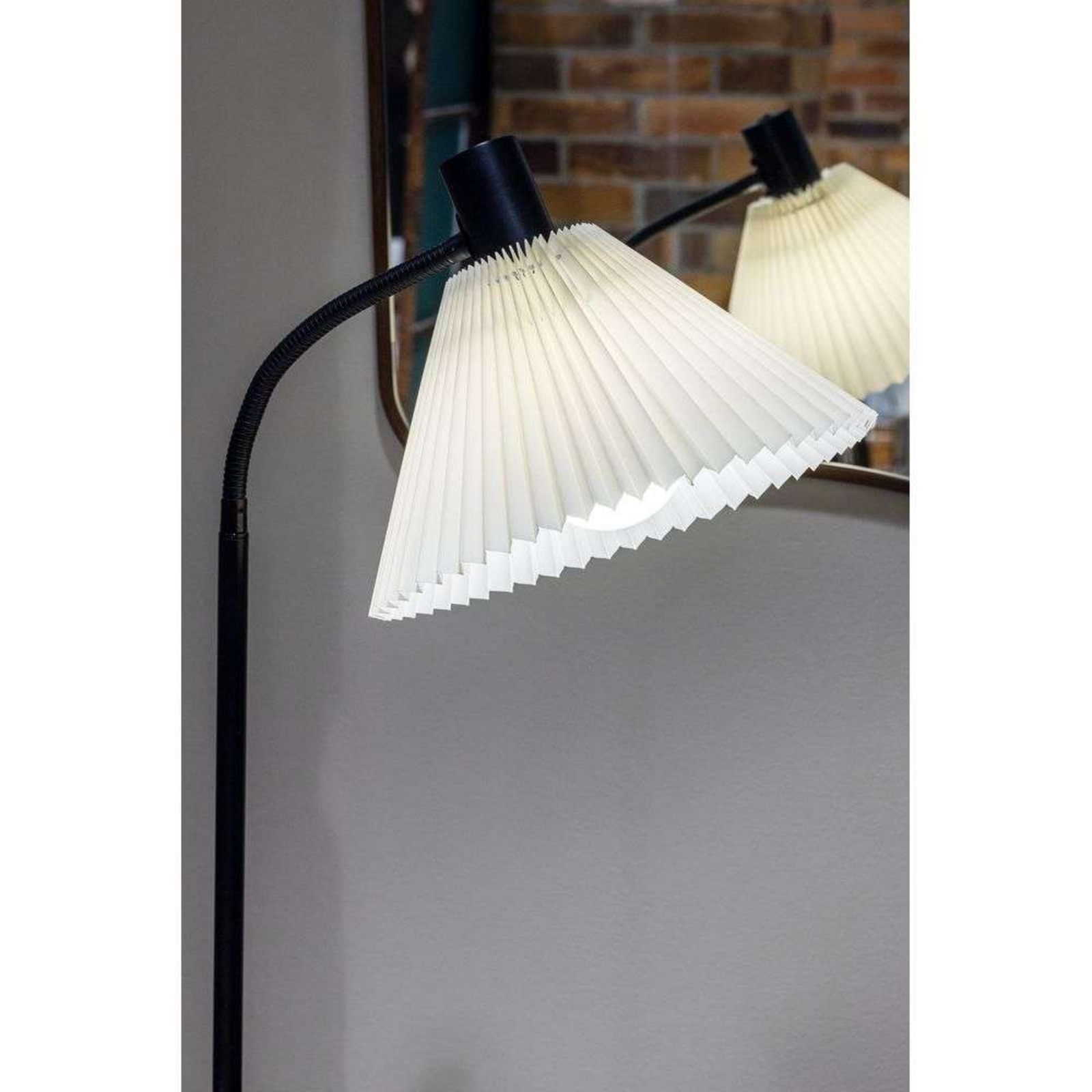 Mira Stojací lampa Černá/Off-White - Markslöjd