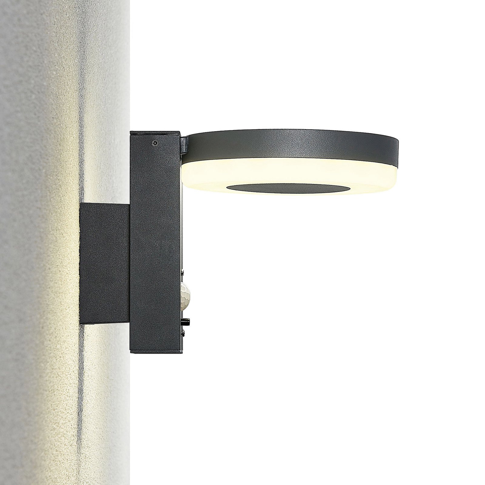 Lindby Eireen LED-solcellsutomhusvägglampa 15,5 cm