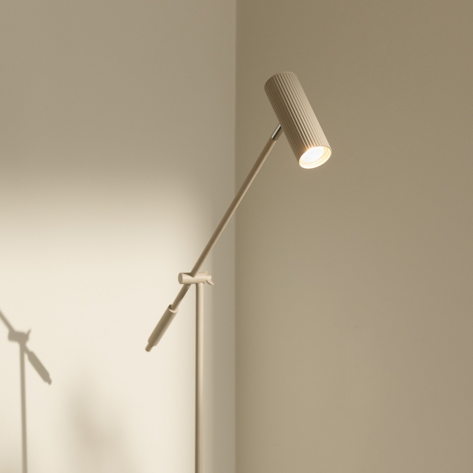 Hubble Read Stehleuchte beige Metall - Globen Lighting Hubble Read Stehleuchte beige Metall - Globen Lighting