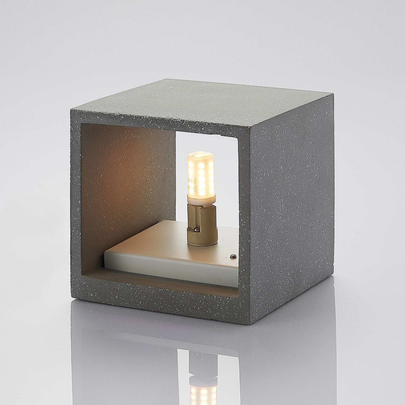 Lindby Nellie applique LED, cemento, larga 11,5 cm
