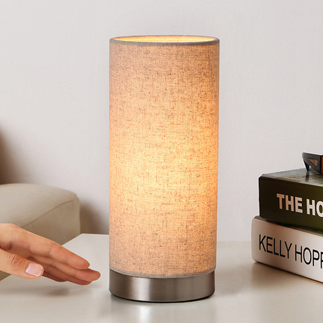 Lampe à poser en tissu de couleur crème Ronja