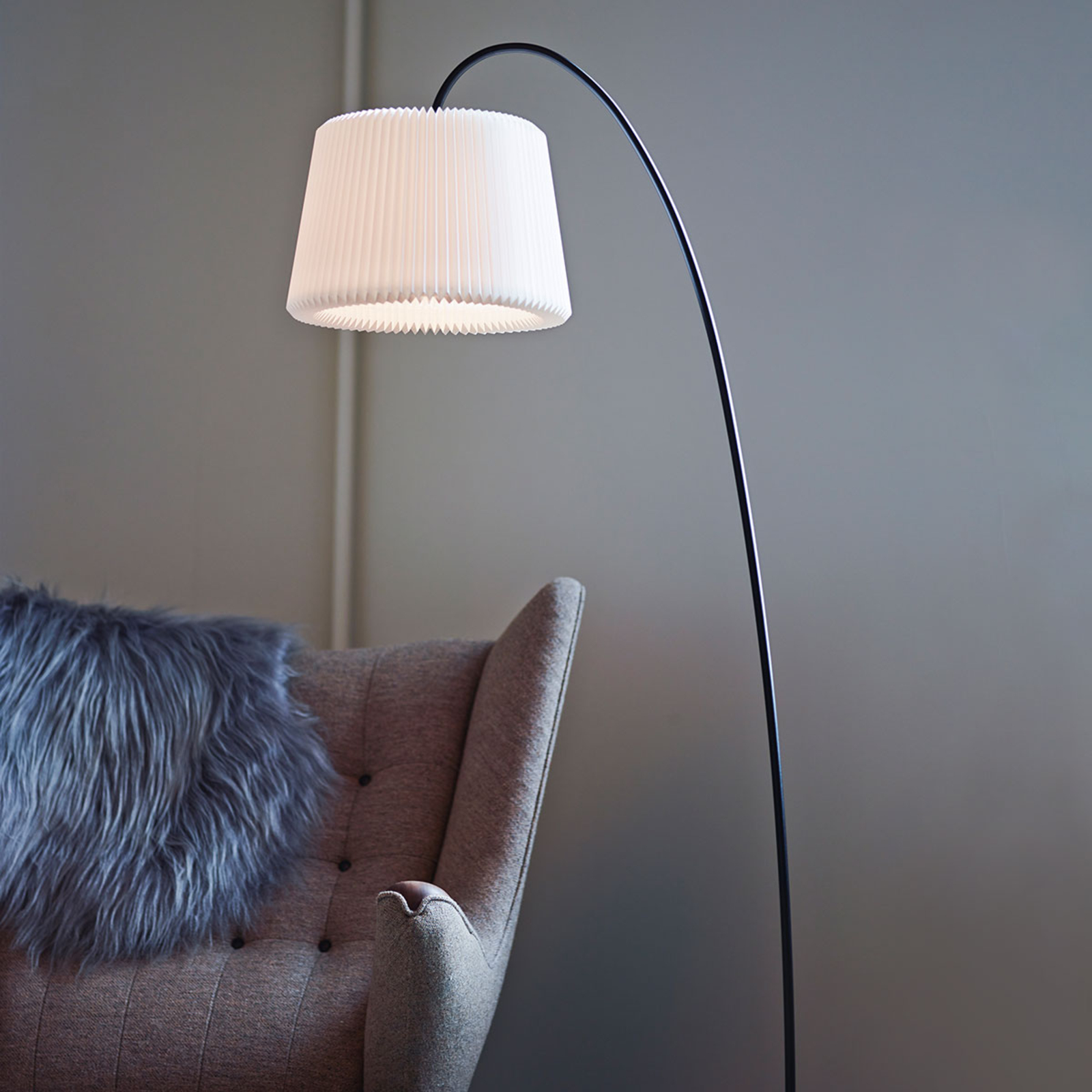 LE KLINT Snowdrop gulvlampe, papirskærm | Lampegiganten.dk