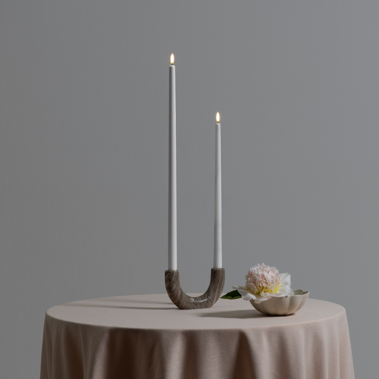 TALL TAPER LED-stearinljus, vitt, höjd 40 cm - Uyuni Lighting