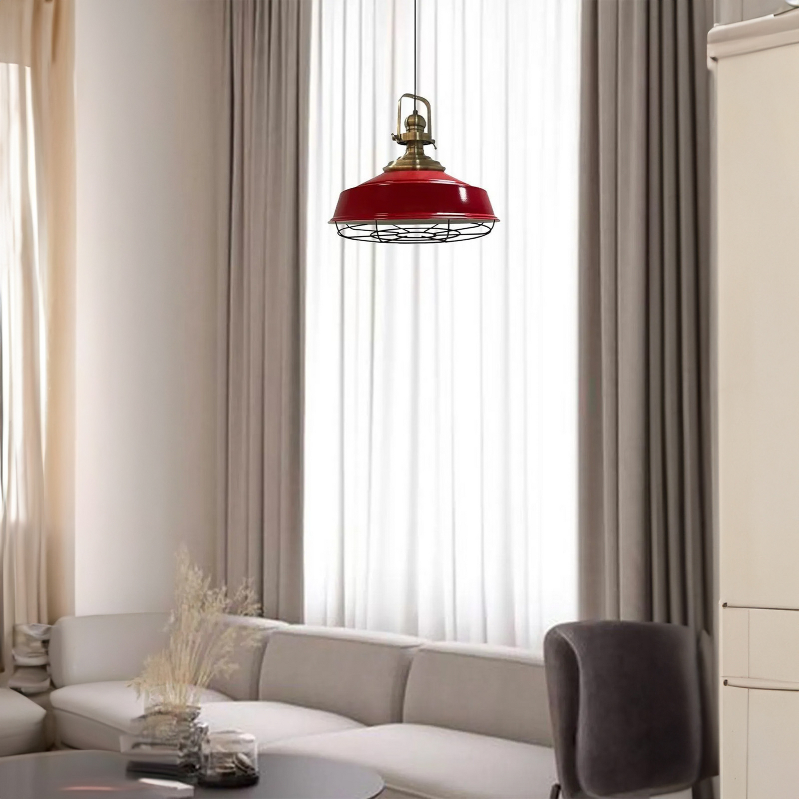 Suspension Astel, rouge, Ø 41 cm, métal, détail laiton vieilli Suspension Astel, rouge, Ø 41 cm, métal, détail laiton vieilli