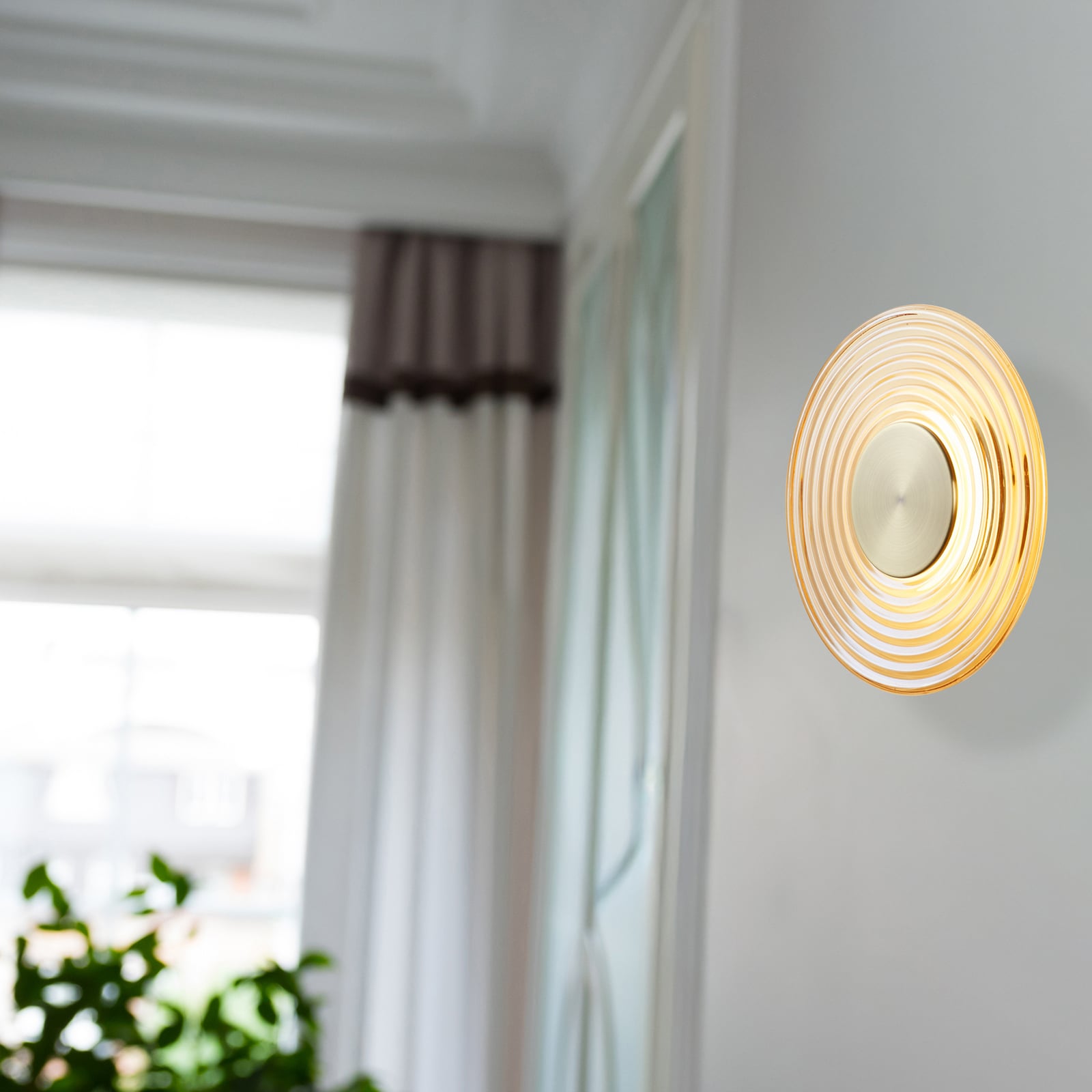 Kinkiet LED Cleo, kolor bursztynowy/mosiężny, Ø 30 cm, szkło Kinkiet LED Cleo, kolor bursztynowy/mosiężny, Ø 30 cm, szkło