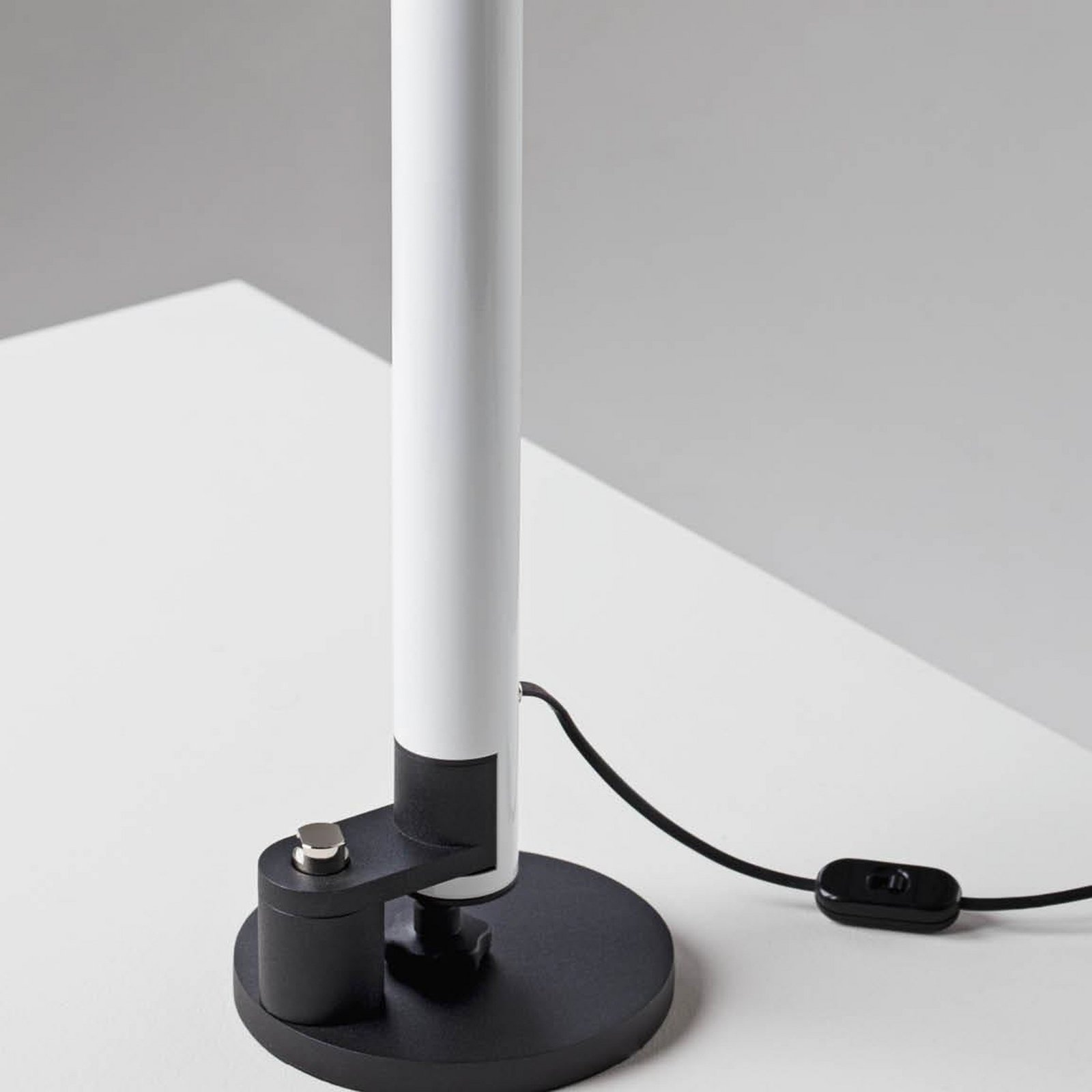 Настолна лампа Stilnovo Periscopio, бяла, височина 68 cm, метал