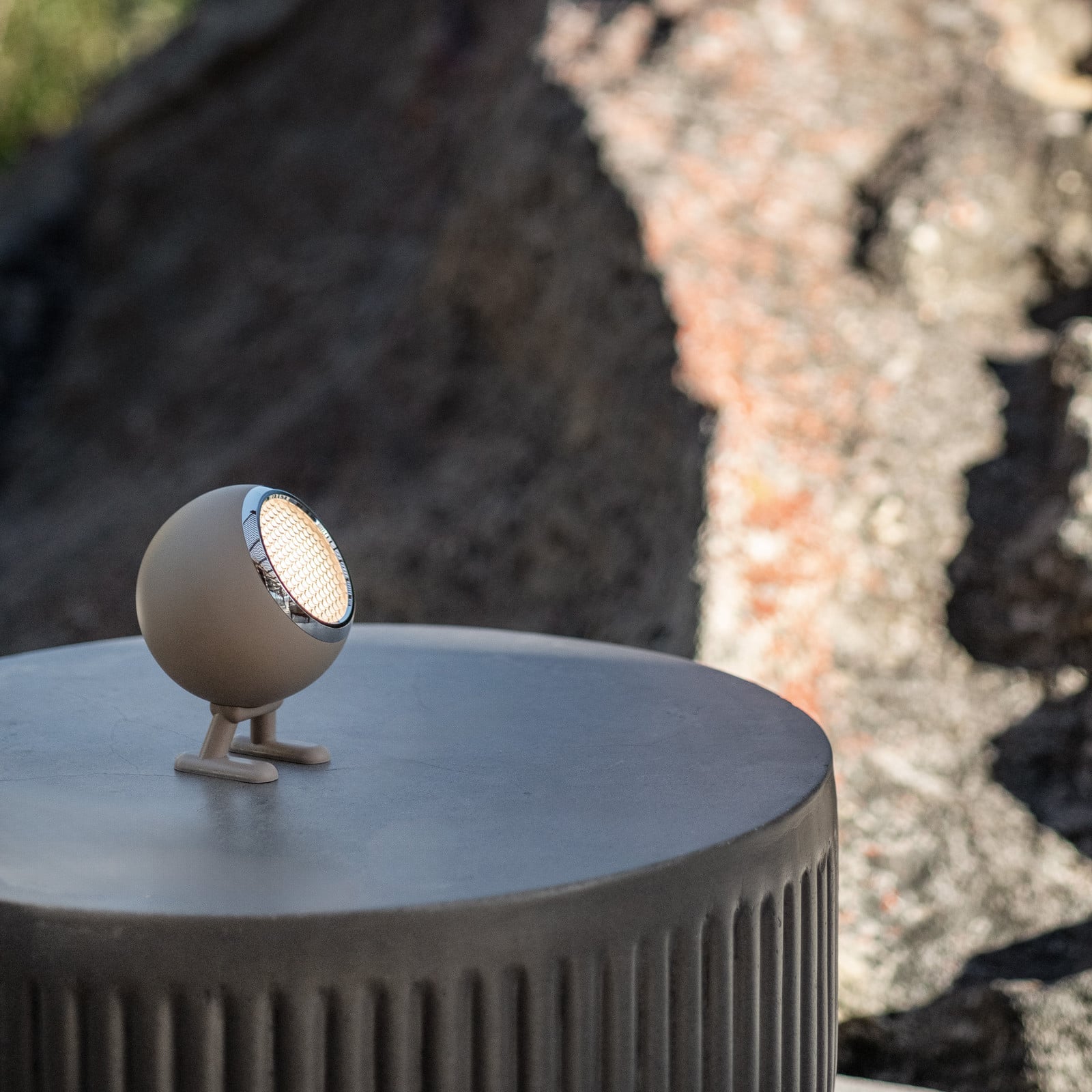 Norbitt 3.0 LED-batteridrevet bordlampe, brun, CCT MR. WATTSON - Stue - Moderne - Aluminium - Kugle billede