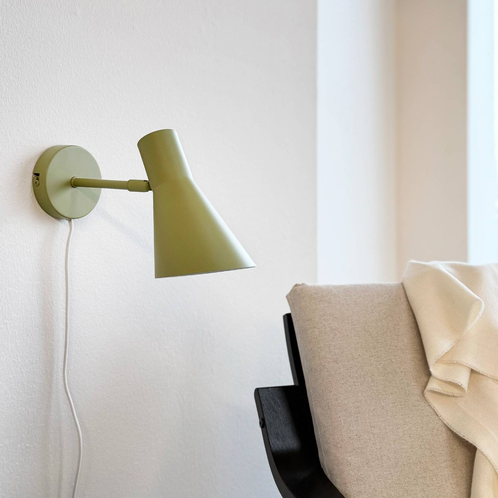 Dyberg Larsen wandlamp DL12, groen, kabel, E27, metaal