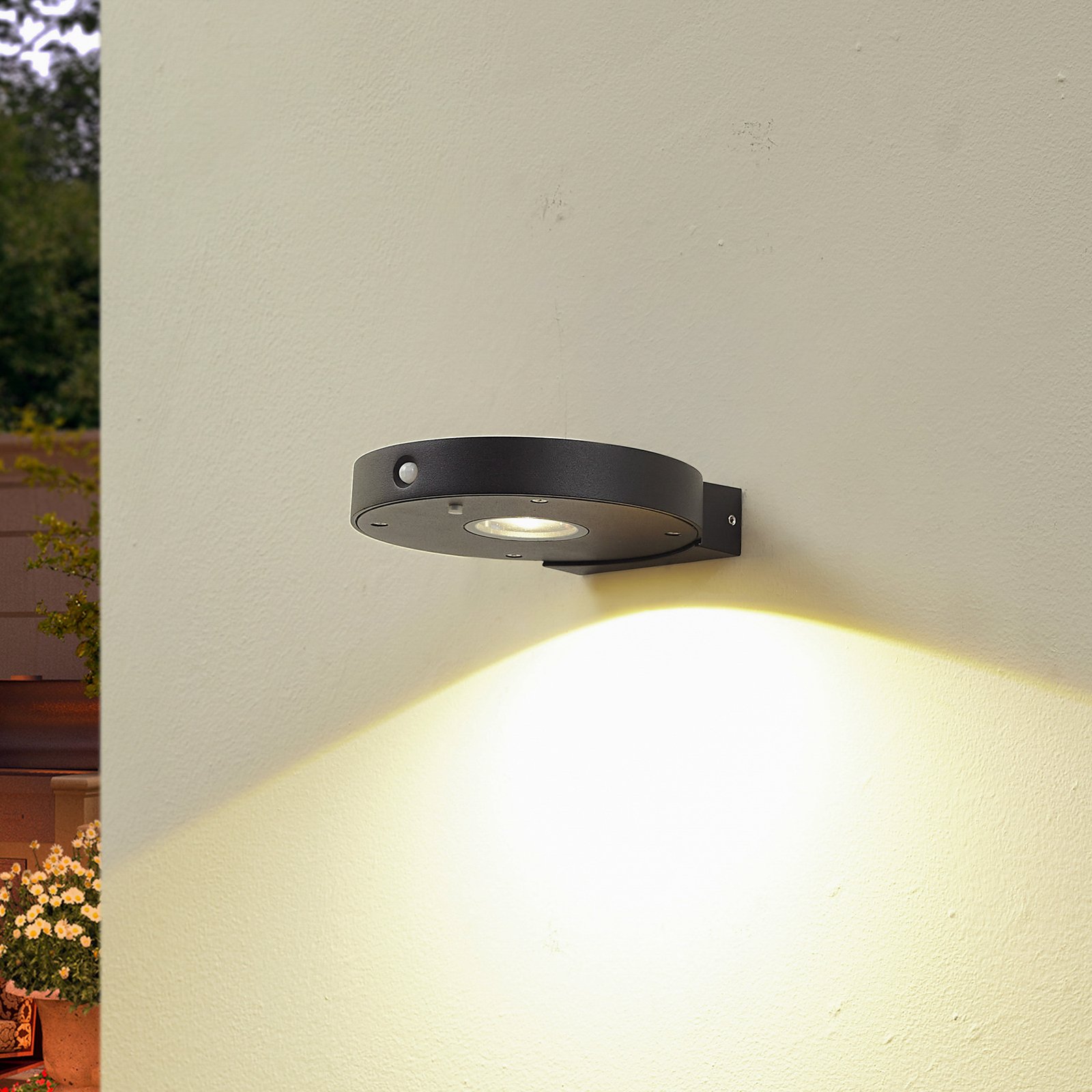 Tavon Round LED Solarzelle Wandleuchte Dim. w/Sensor Schwarz - Lucande