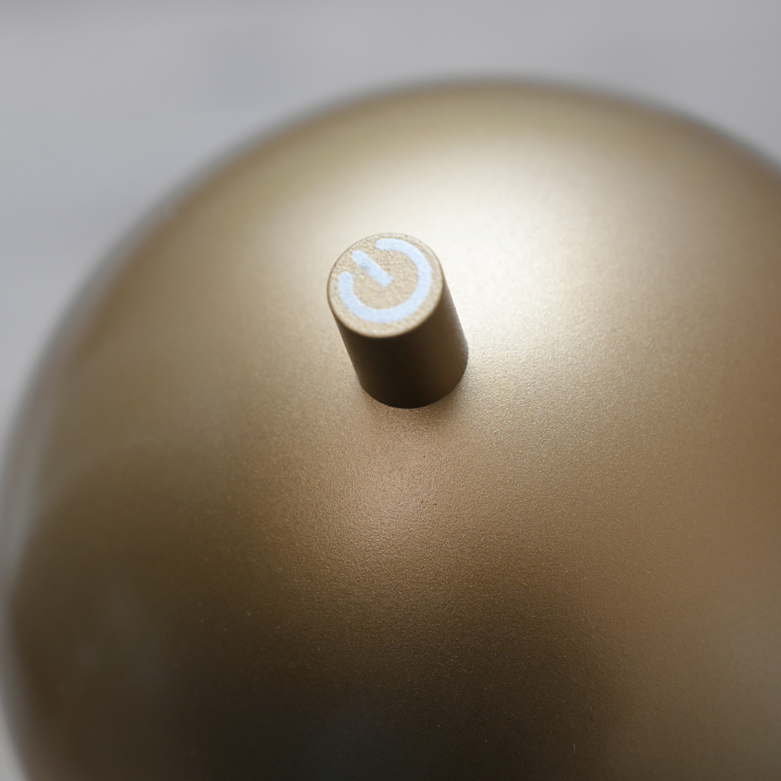 Schöner Wohnen LED-akku-maavalaisin Bellies, kullanvärinen, IP54 Schöner Wohnen LED-akku-maavalaisin Bellies, kullanvärinen, IP54