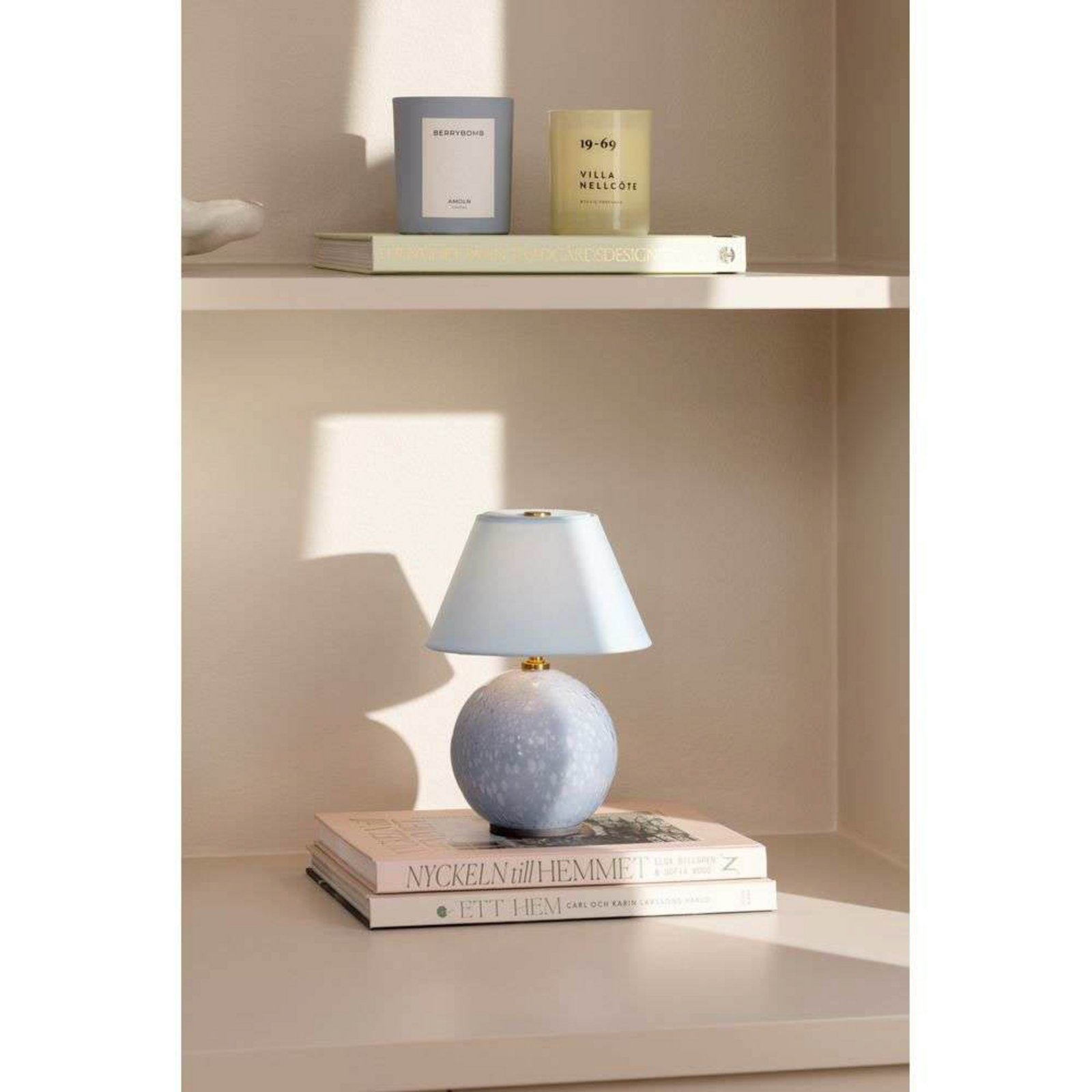 Iris 16 Portable Stalinis Šviestuvas Dove Blue - Globen Lighting Iris 16 Portable Stalinis Šviestuvas Dove Blue - Globen Lighting