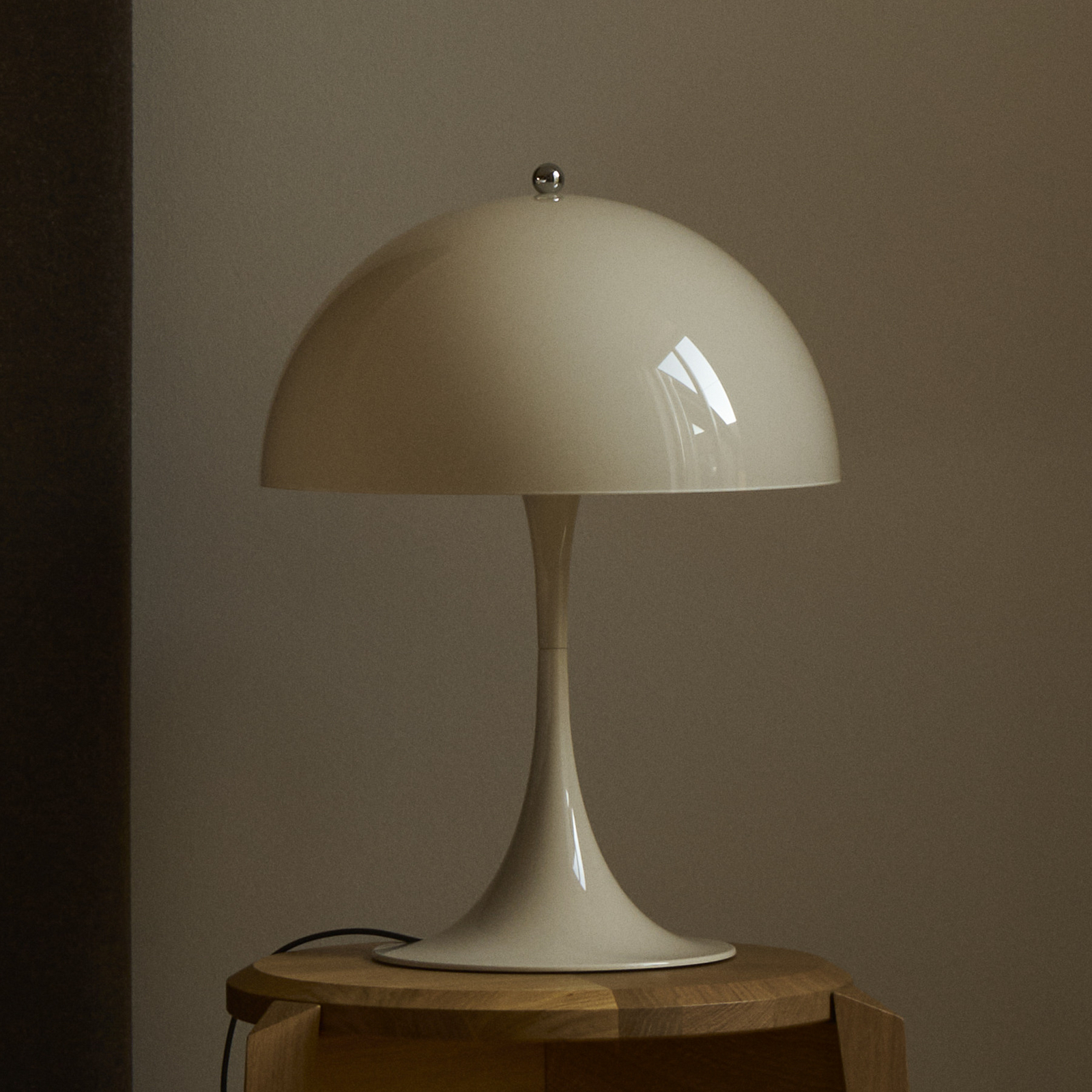 Tischlampe Panthella 320 beige Ø 32 cm E14 - Louis Poulsen