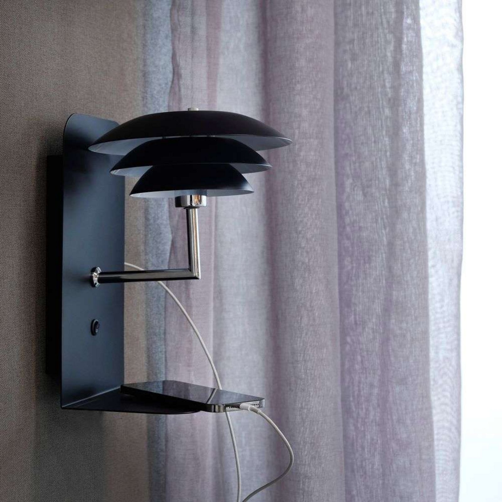 DL20 USB Shelf incl. Lampă Black - DybergLarsen