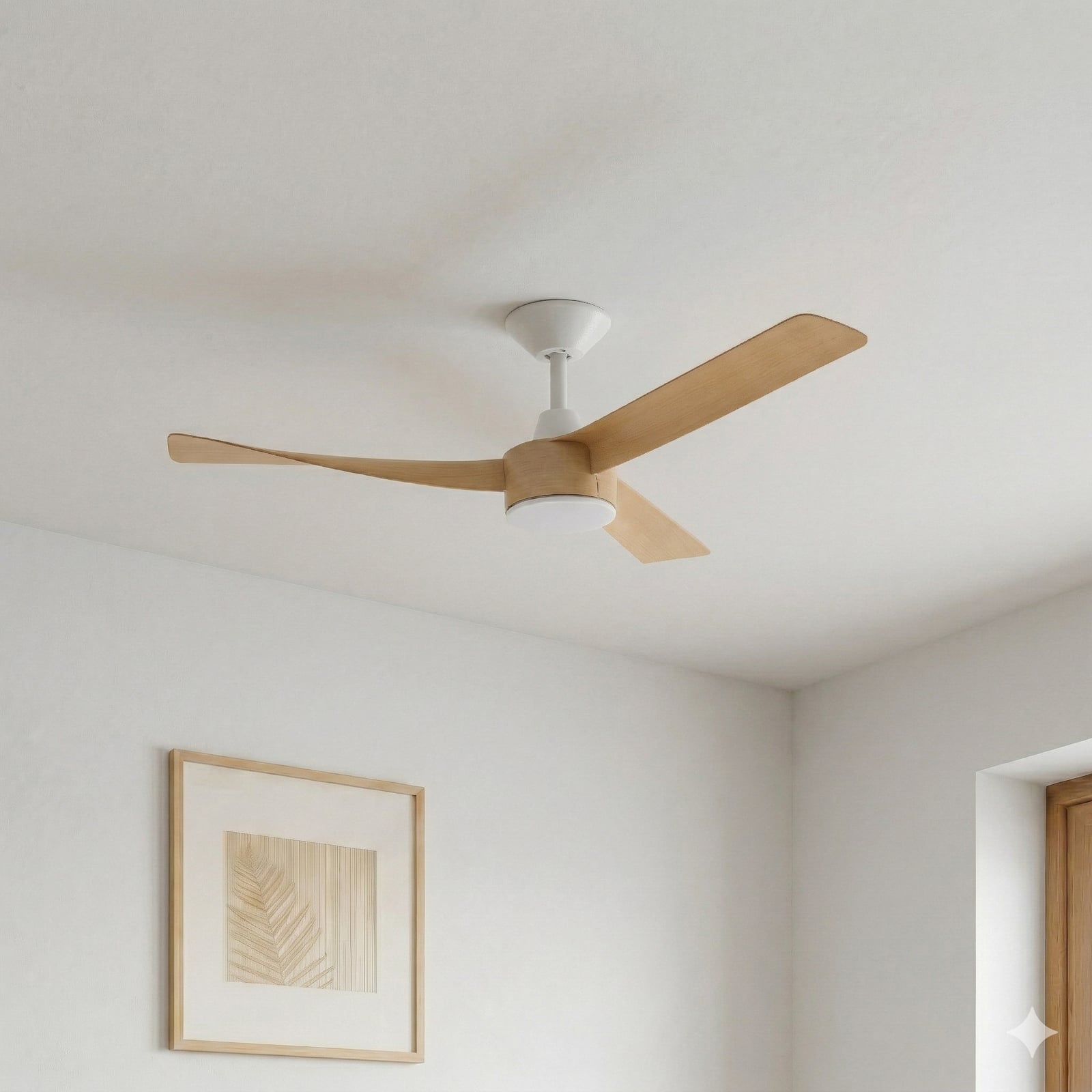 Airona LED-Deckenventilator, weiß/holz, DC, leise - Lucande