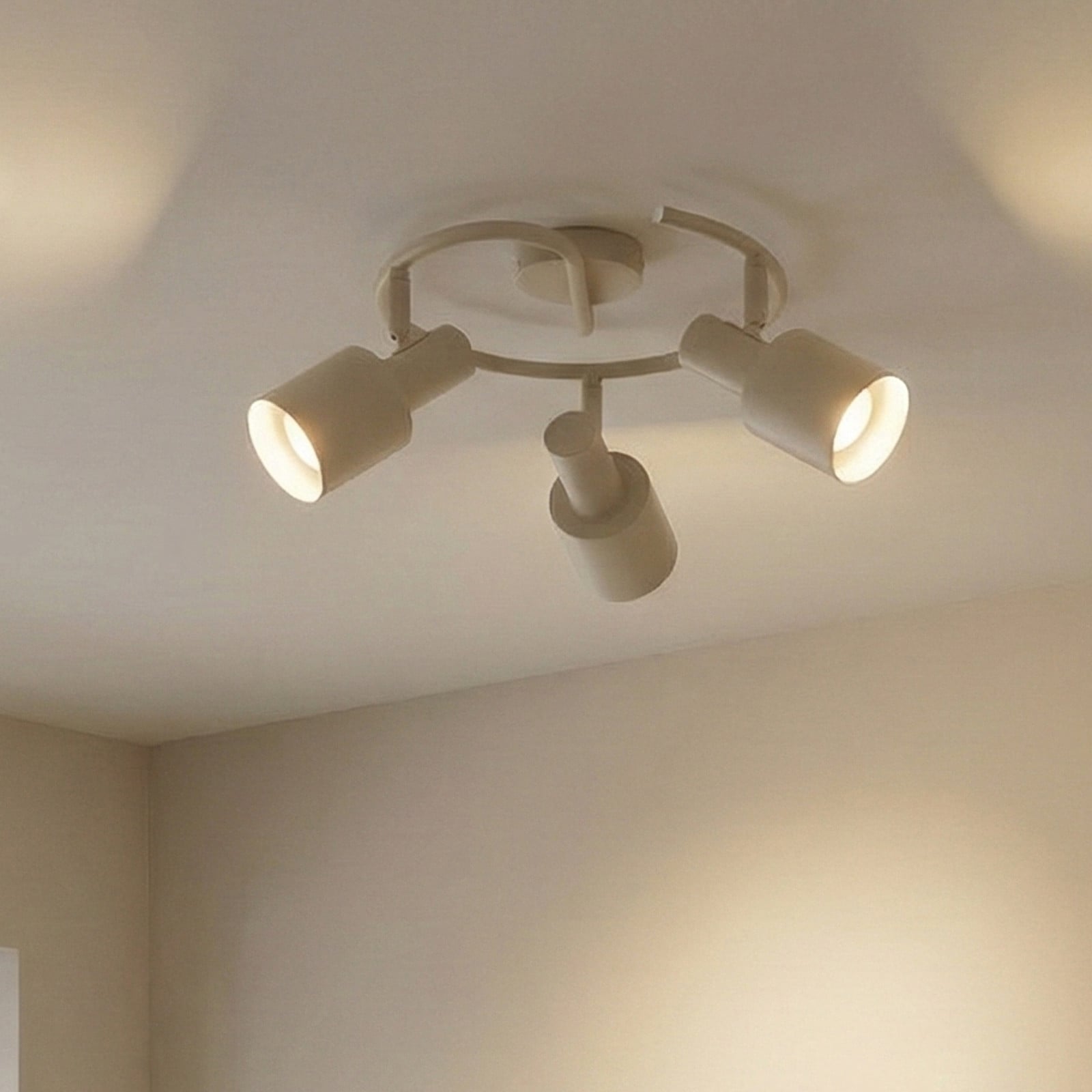Ovelia 3 Round Plafond Beige Lindby - Vardagsrum - Modern - Metall - Med flera ljusk&auml;llor