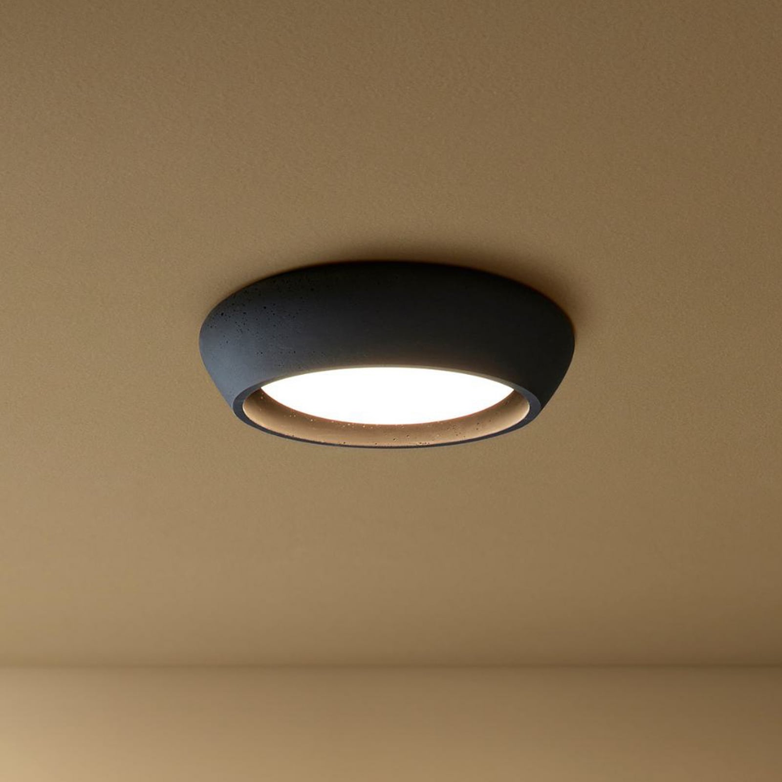 Candeeiro de teto Fjord, preta, gesso, Ø 28 cm, GX53 - Beacon Candeeiro de teto Fjord, preta, gesso, Ø 28 cm, GX53 - Beacon