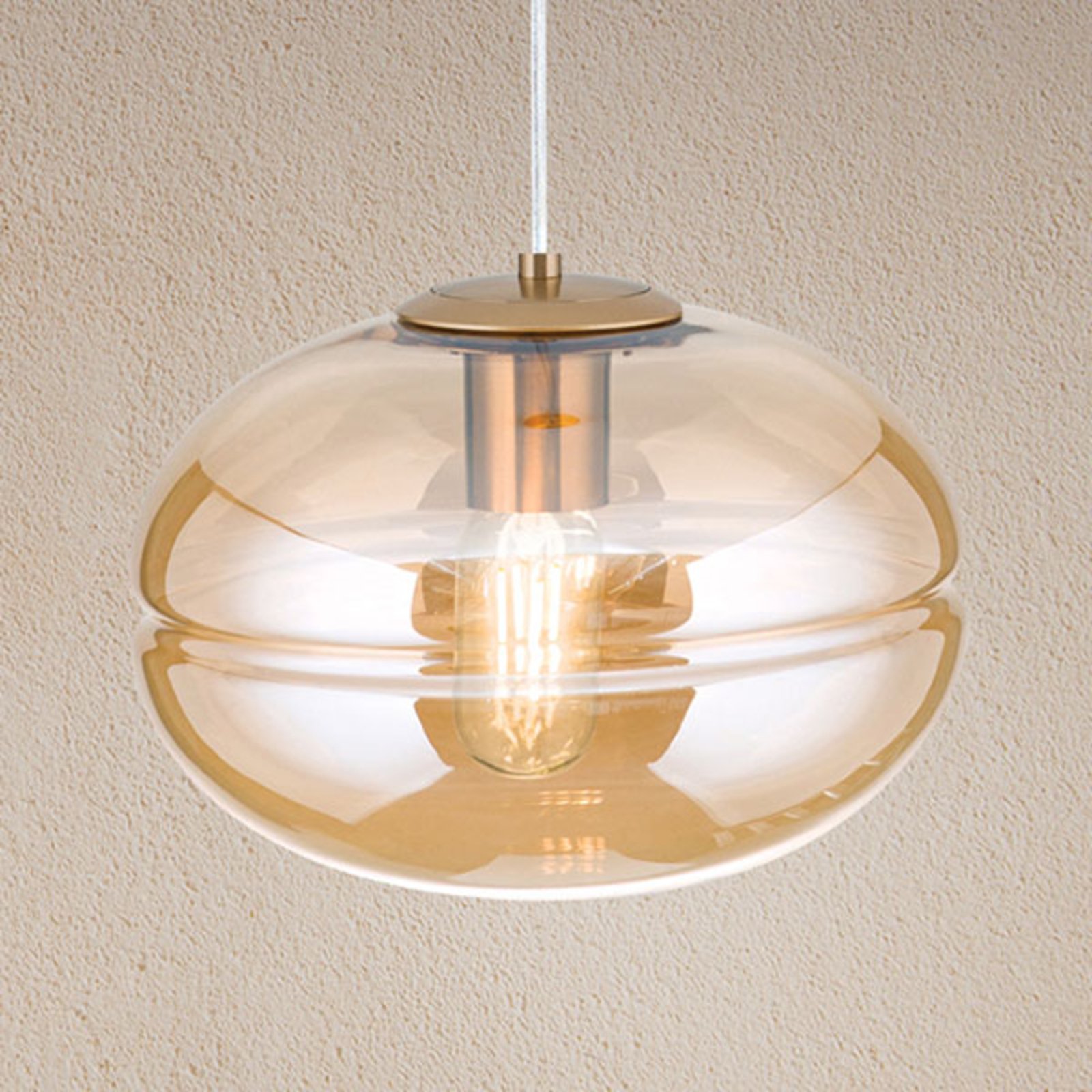 Richard pendant light with mouth-blown lampshade
