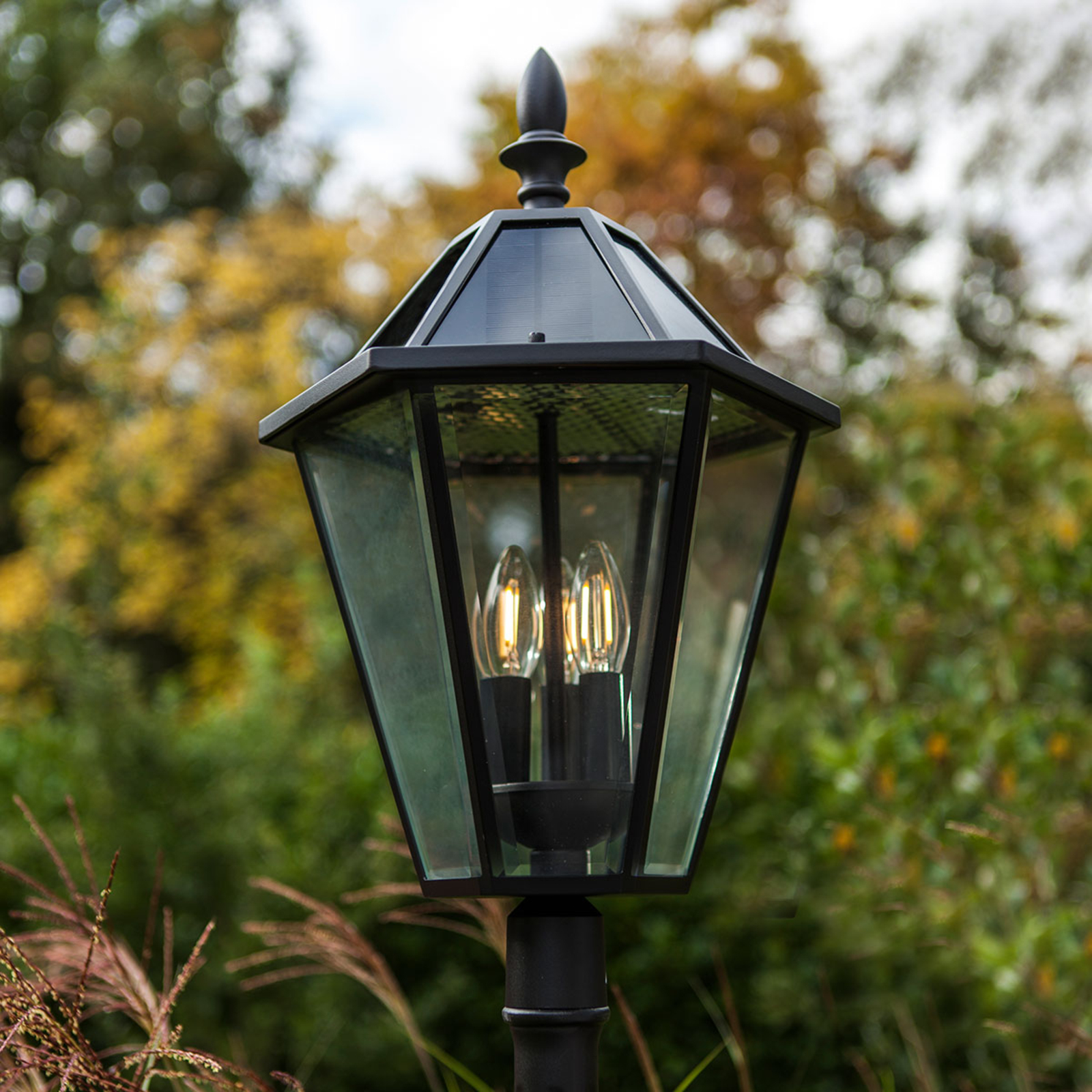 Solar mastlamp London met retrofit-LED lampen